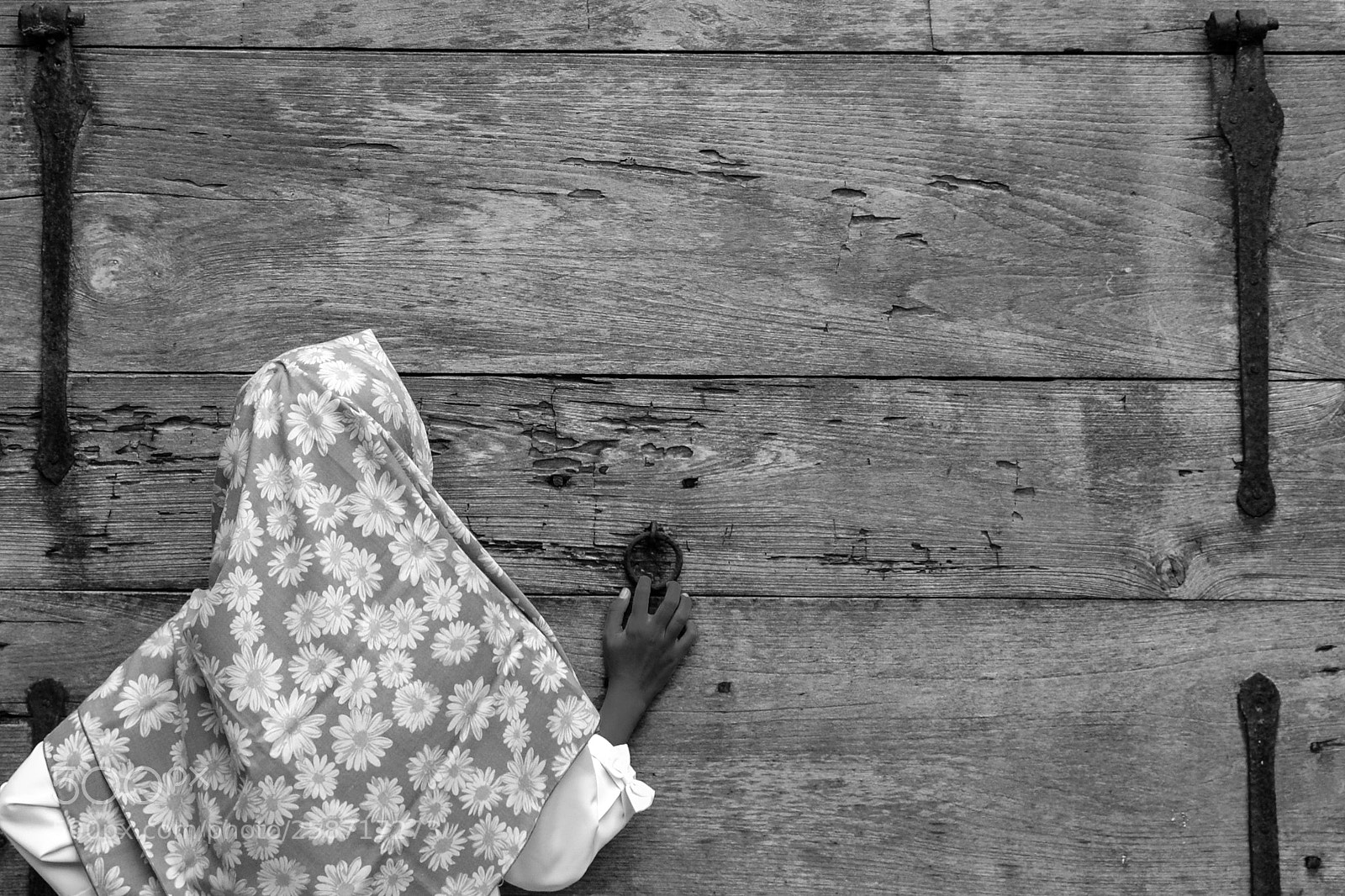 Nikon D3100 sample photo. Find the door photography
