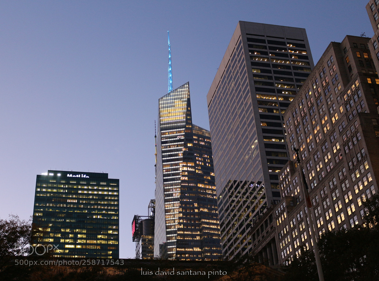Canon EOS 700D (EOS Rebel T5i / EOS Kiss X7i) sample photo. Walking in new york photography