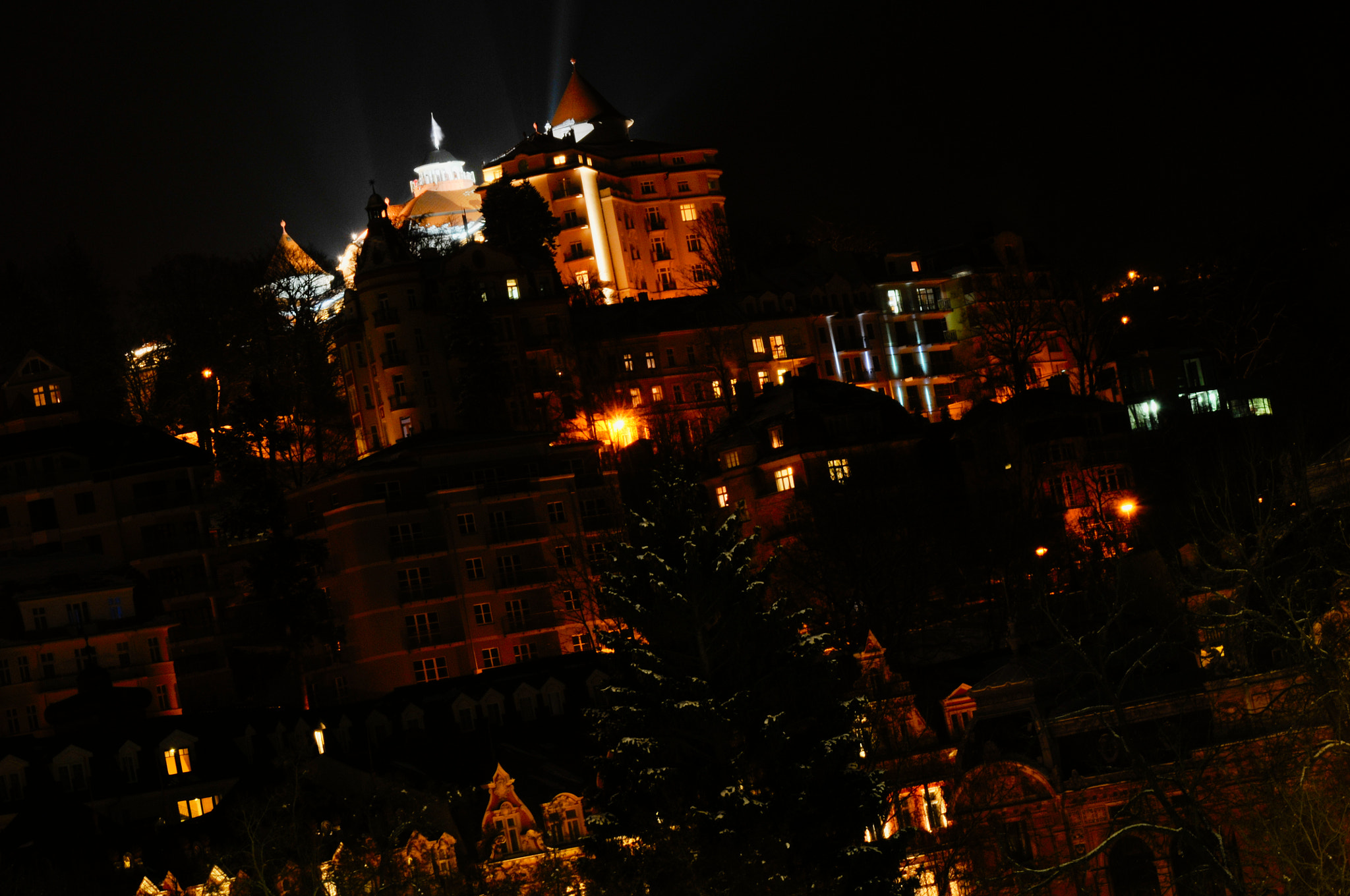 Nikon D300 sample photo. Buildings on a mountain side photography