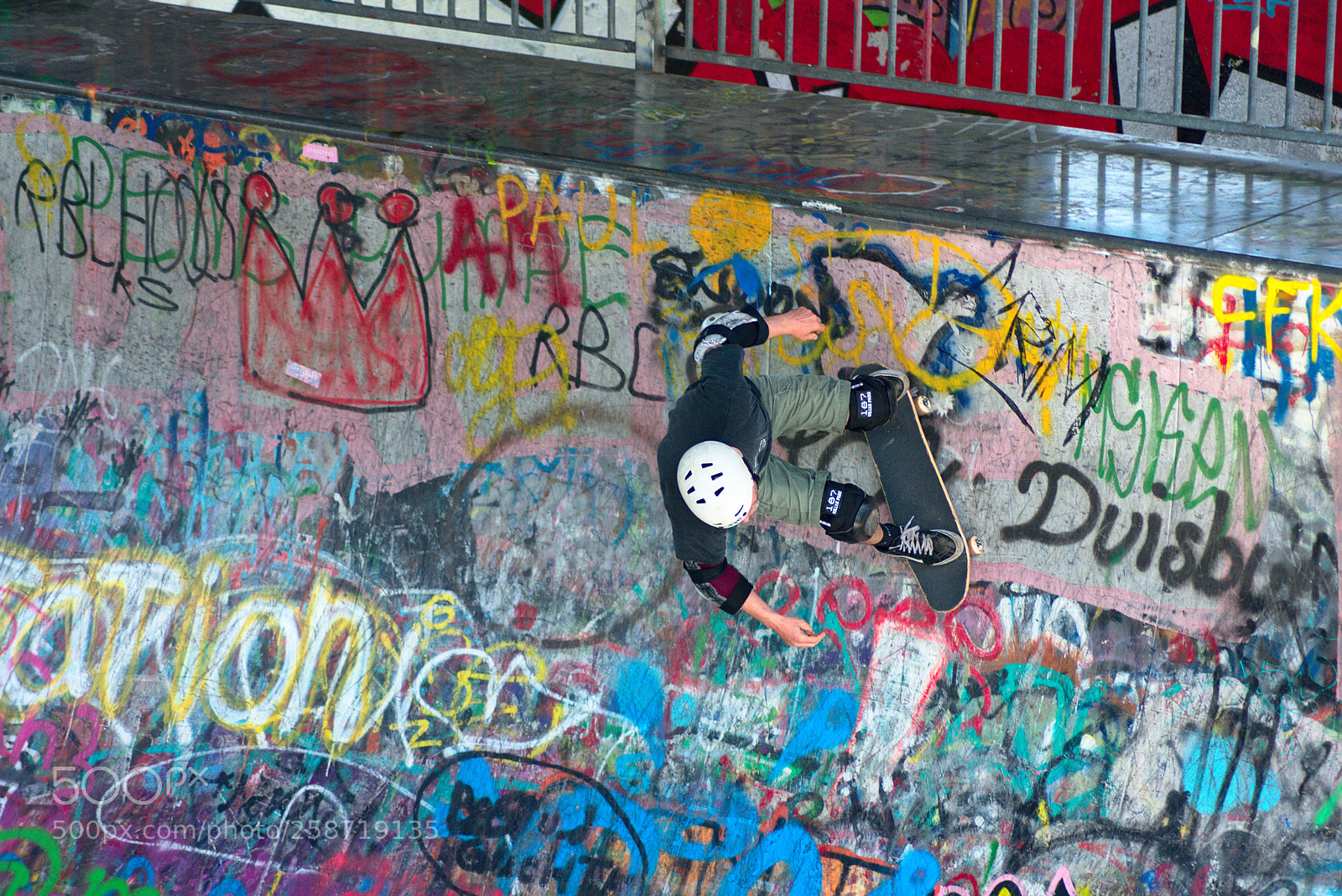 Nikon D3400 sample photo. Graffiti and skateboard photography