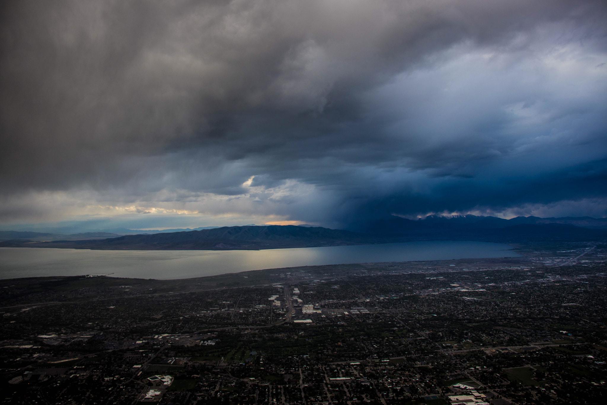 Canon EOS 200D (EOS Rebel SL2 / EOS Kiss X9) sample photo. The approaching storm  photography