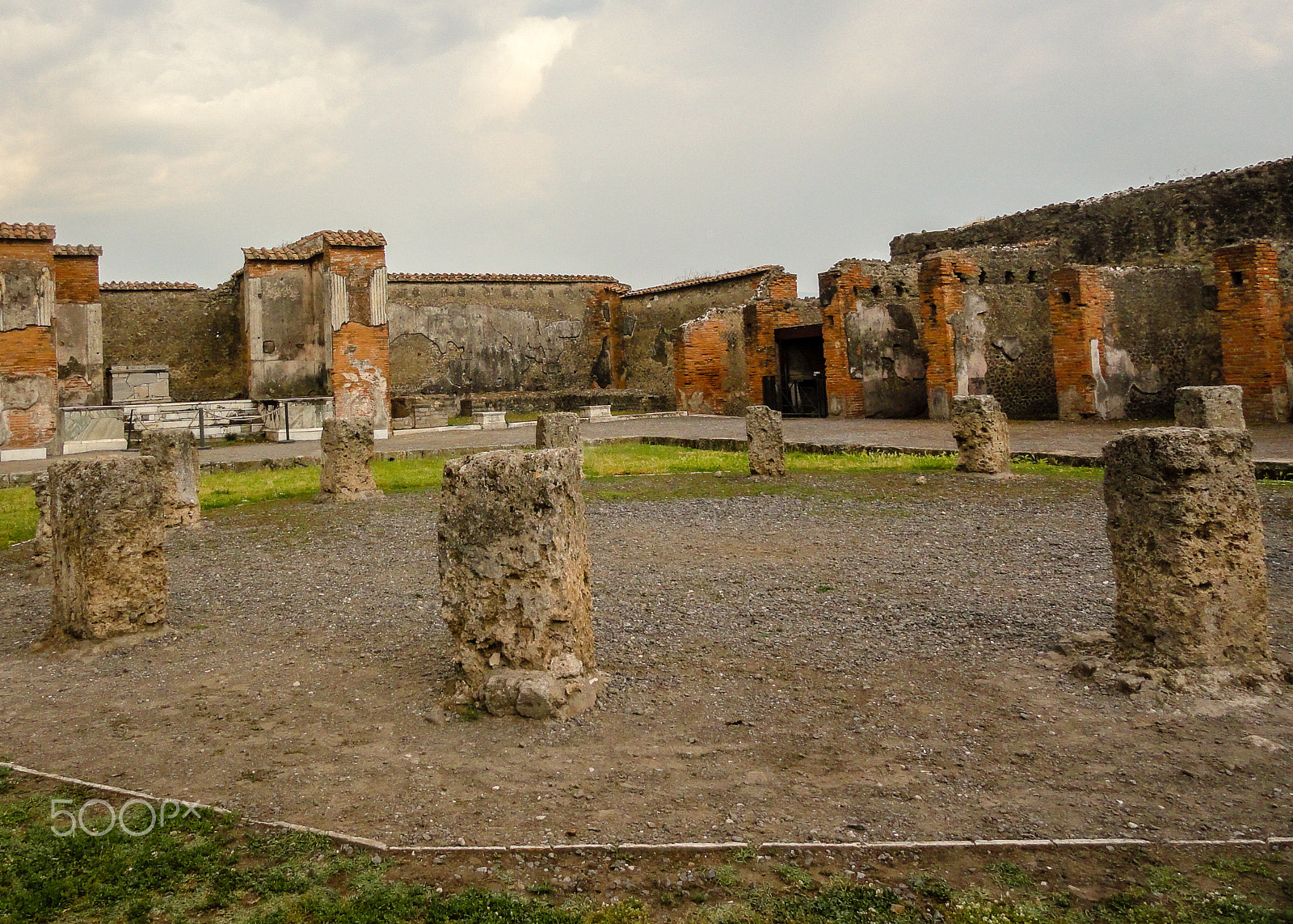 Sony Cyber-shot DSC-H55 sample photo. Pompeii courtyard photography