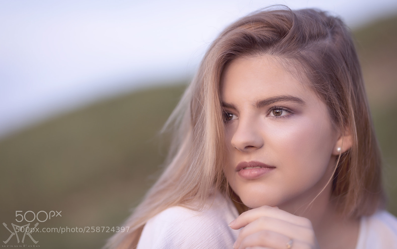Canon EOS 5D Mark IV sample photo. A look into the photography