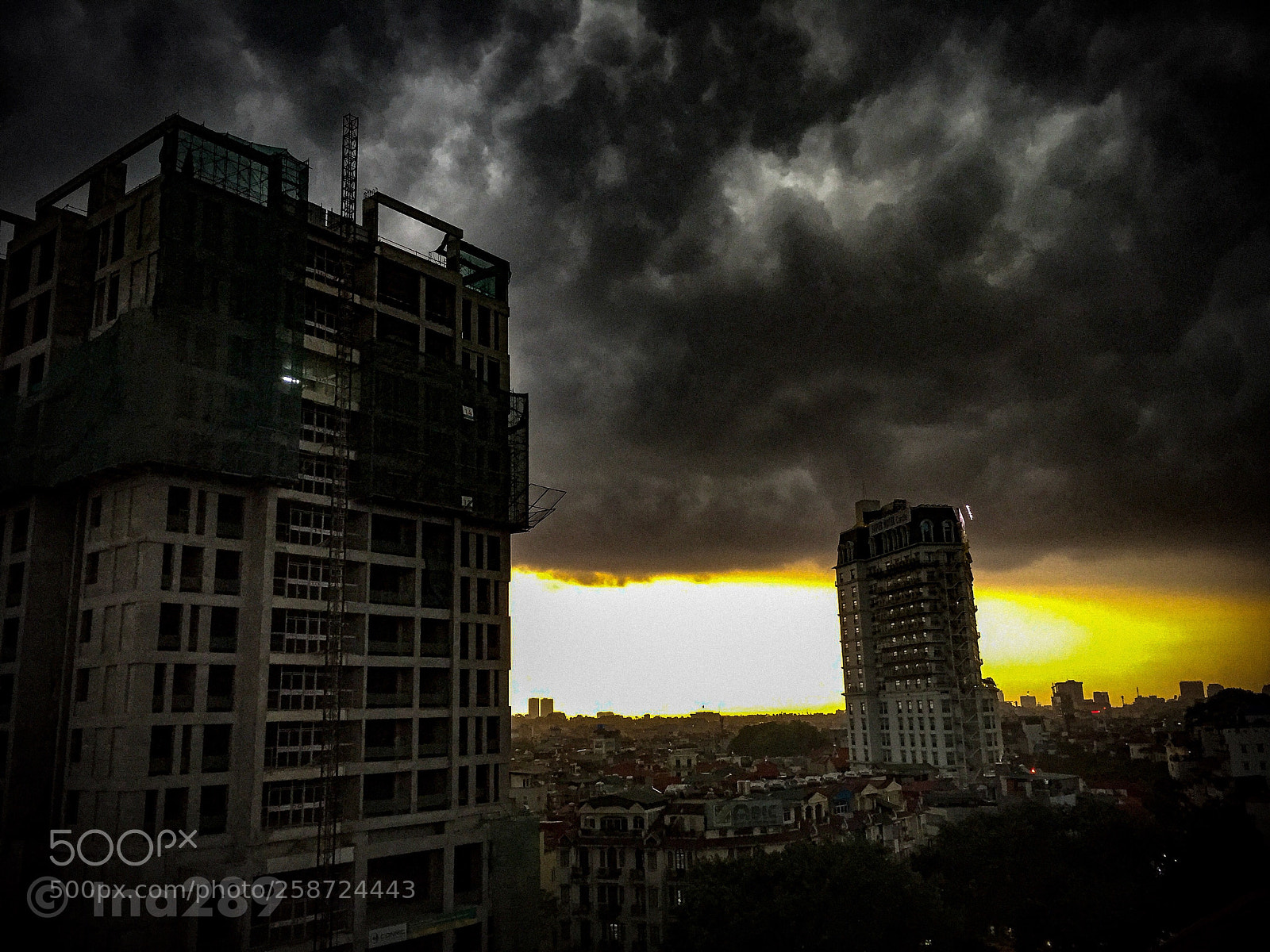 Apple iPhone 6 sample photo. Light in the storm photography