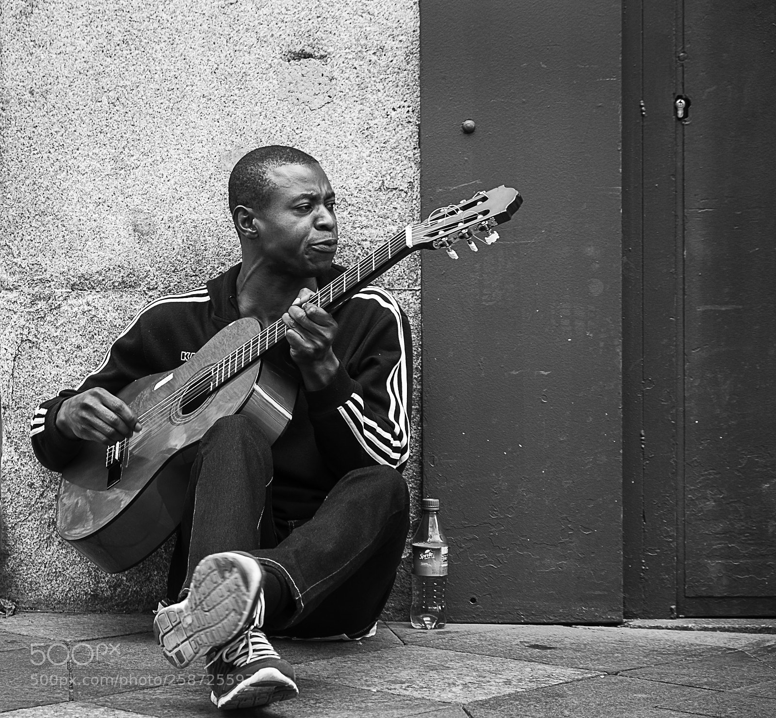 Fujifilm X-Pro1 sample photo. Guitar man.. photography