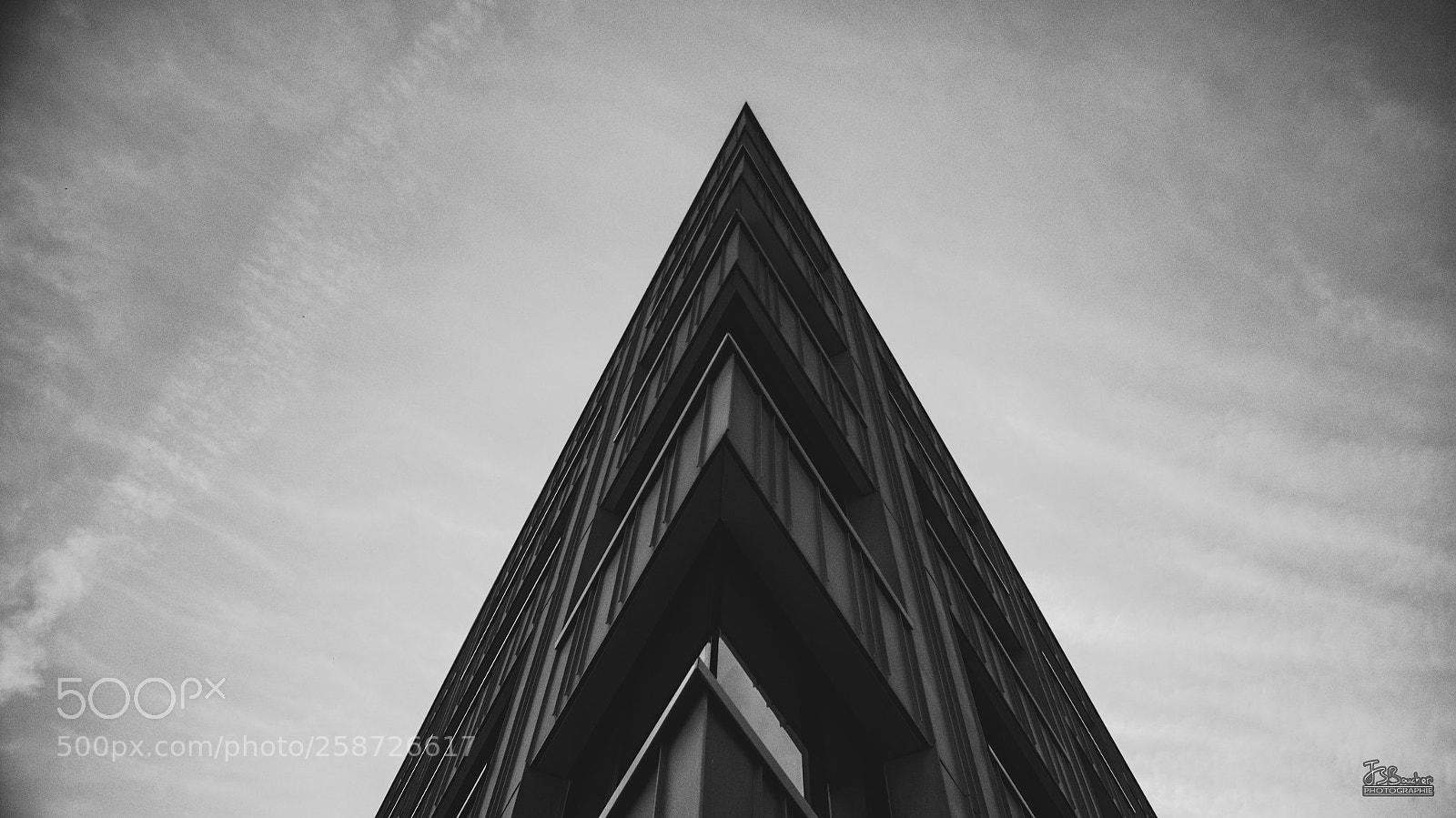 Sony Alpha DSLR-A200 sample photo. The modern pyramid photography