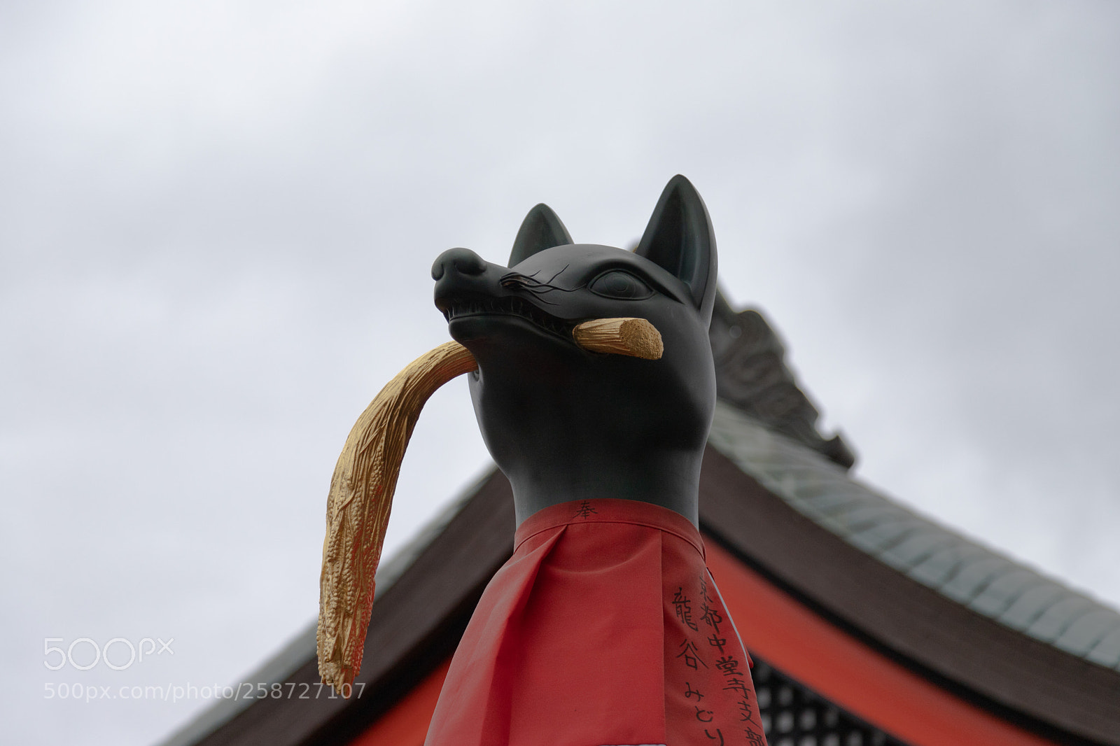 Canon EOS 6D Mark II sample photo. 伏見稲荷大社の御狐様 photography