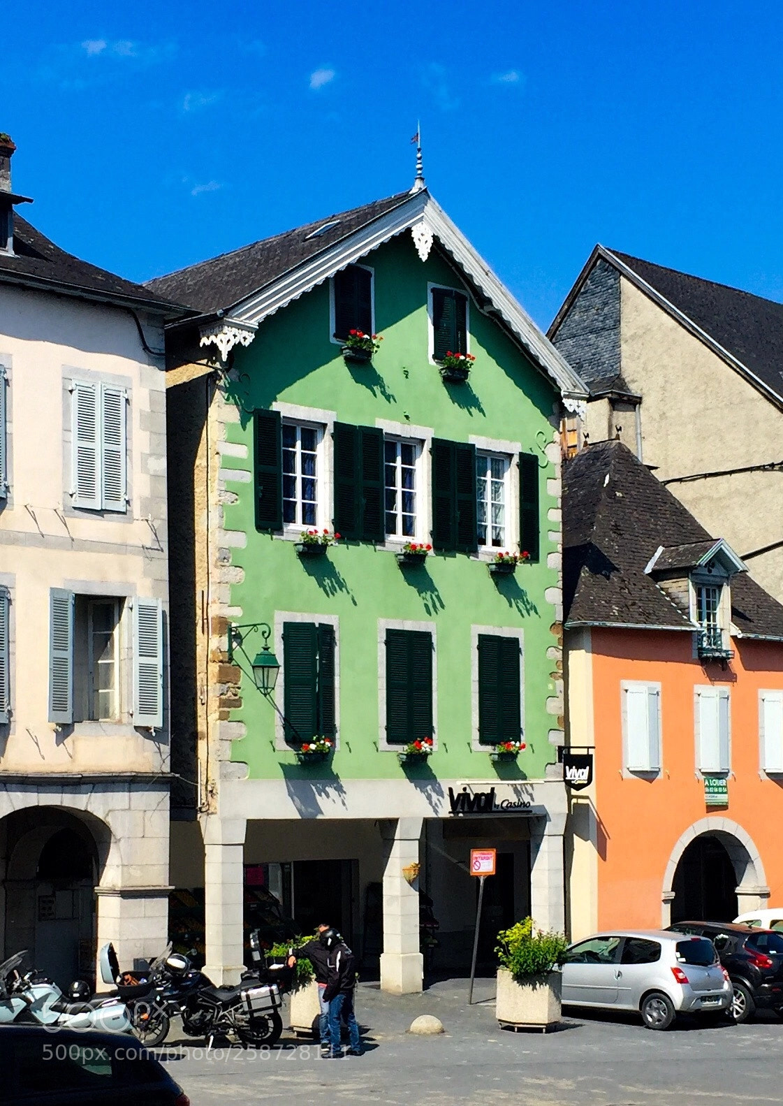 Apple iPhone 6 sample photo. Maison verte de tardets-sorholus  photography