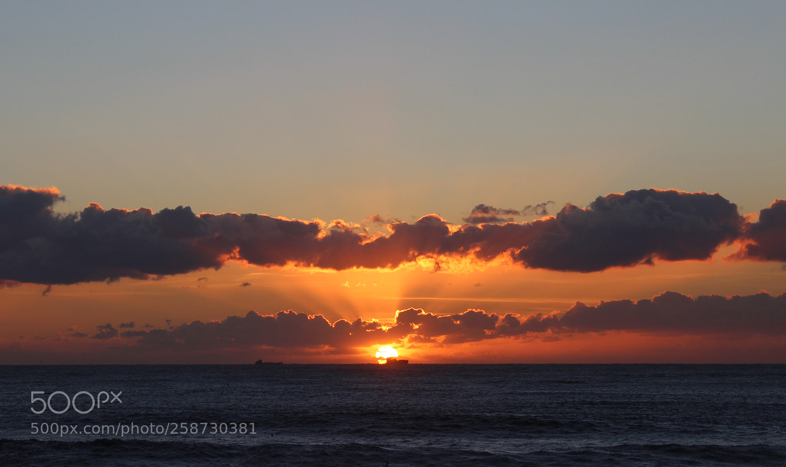 Canon EOS 1200D (EOS Rebel T5 / EOS Kiss X70 / EOS Hi) sample photo. Sea sunset photography