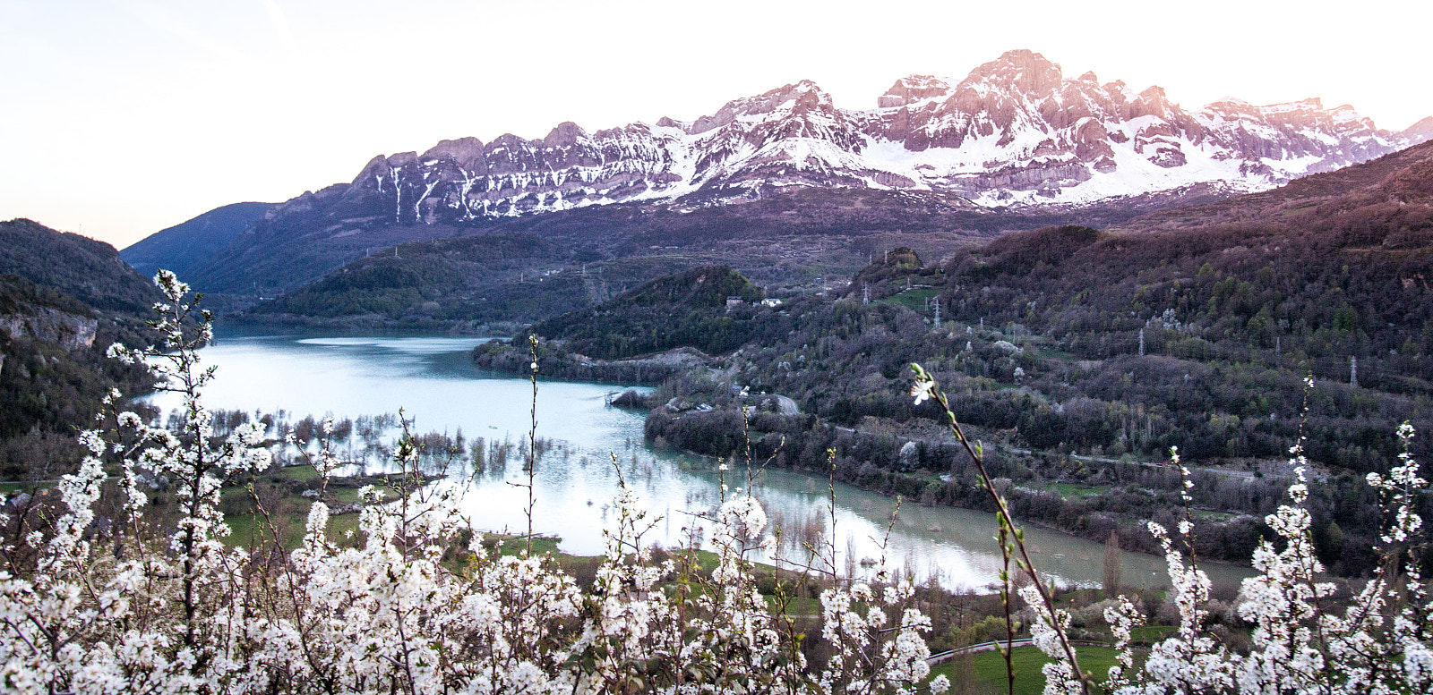 Canon EOS 100D (EOS Rebel SL1 / EOS Kiss X7) sample photo. Lake and pirineos photography