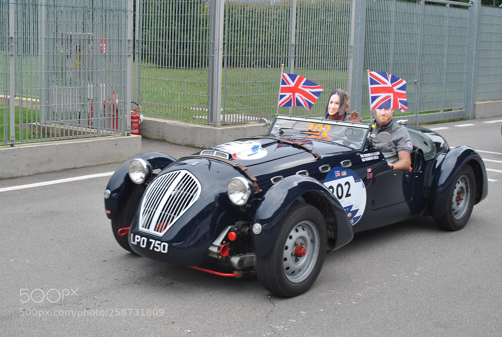 Nikon D3000 sample photo. 1000 miglia 2018 - meghan & harry ?!? photography