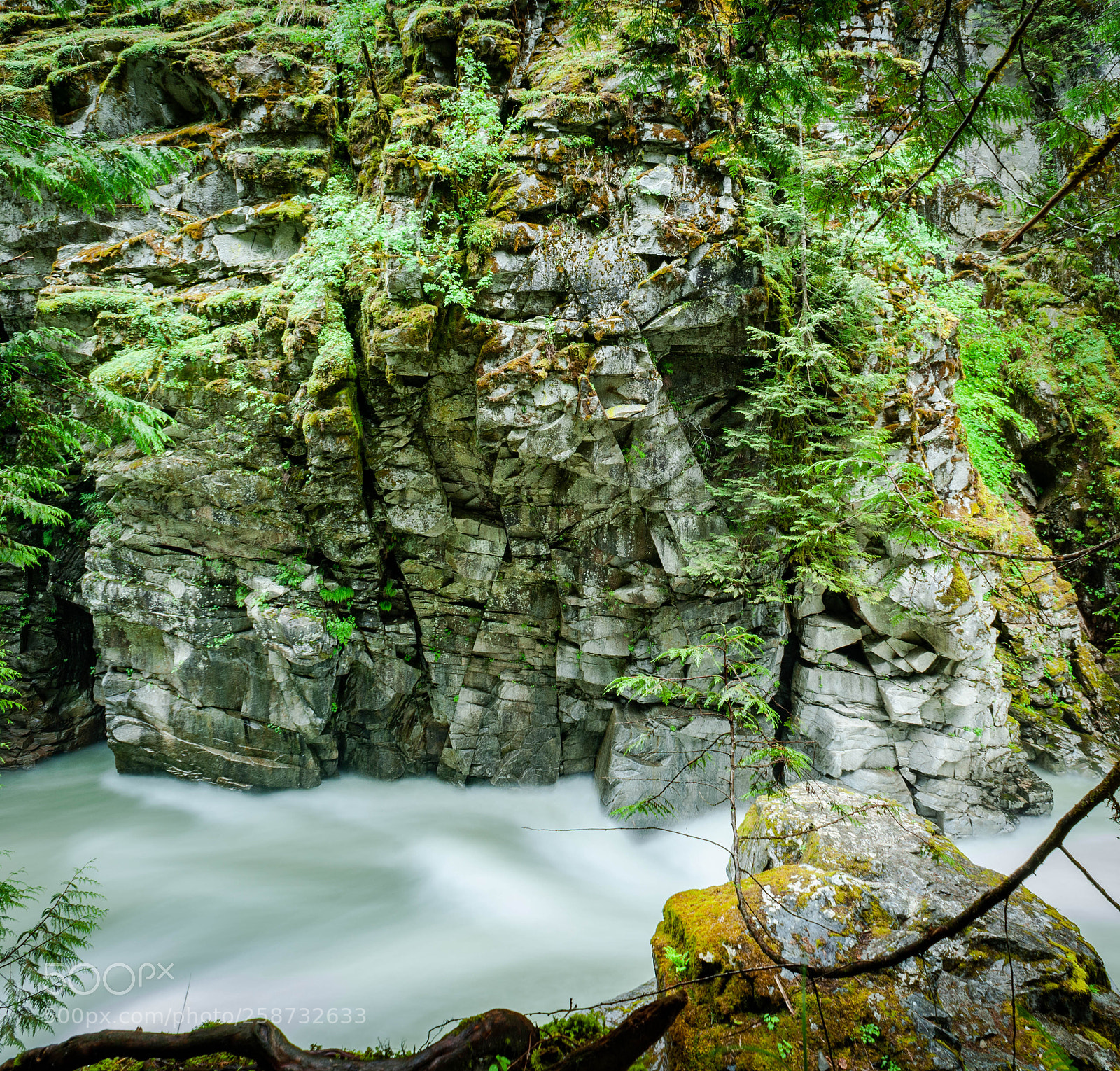 Sony Alpha DSLR-A200 sample photo. River flows photography