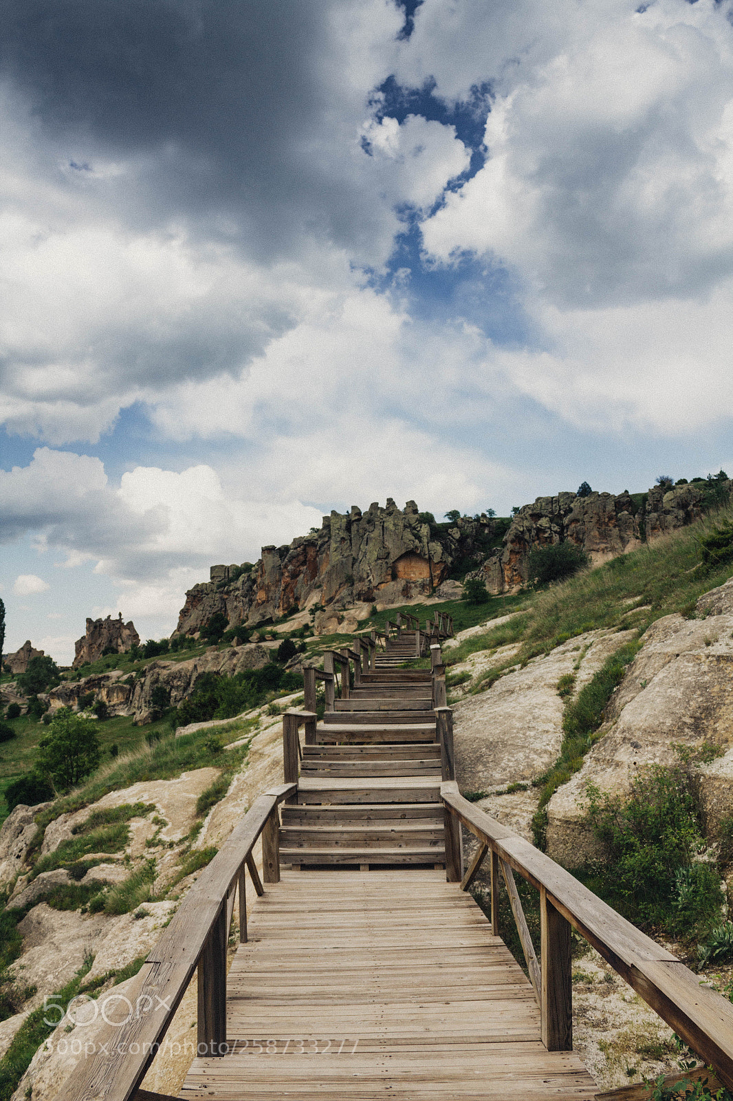 Canon EOS 550D (EOS Rebel T2i / EOS Kiss X4) sample photo. Wooden stairs photography