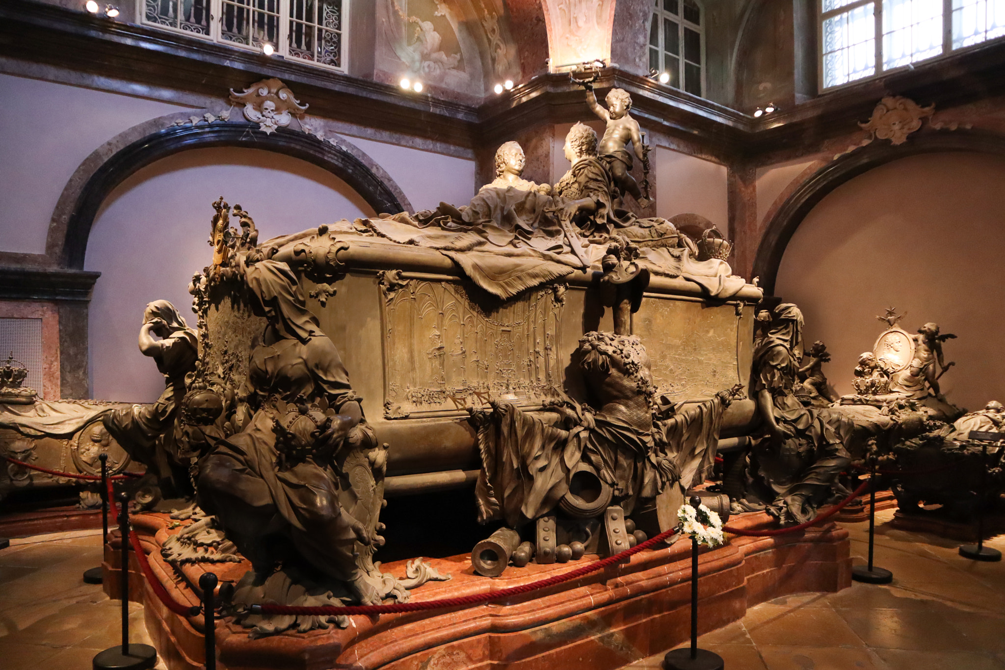 Canon EOS M50 (EOS Kiss M) sample photo. Vienna: imperial crypt photography