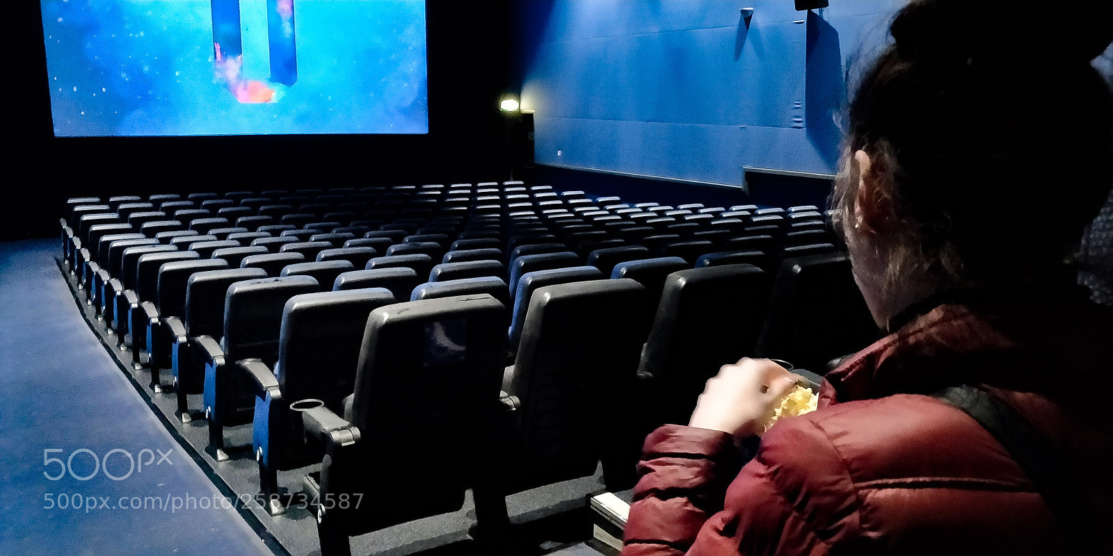 OnePlus 5T sample photo. Popcorn time photography