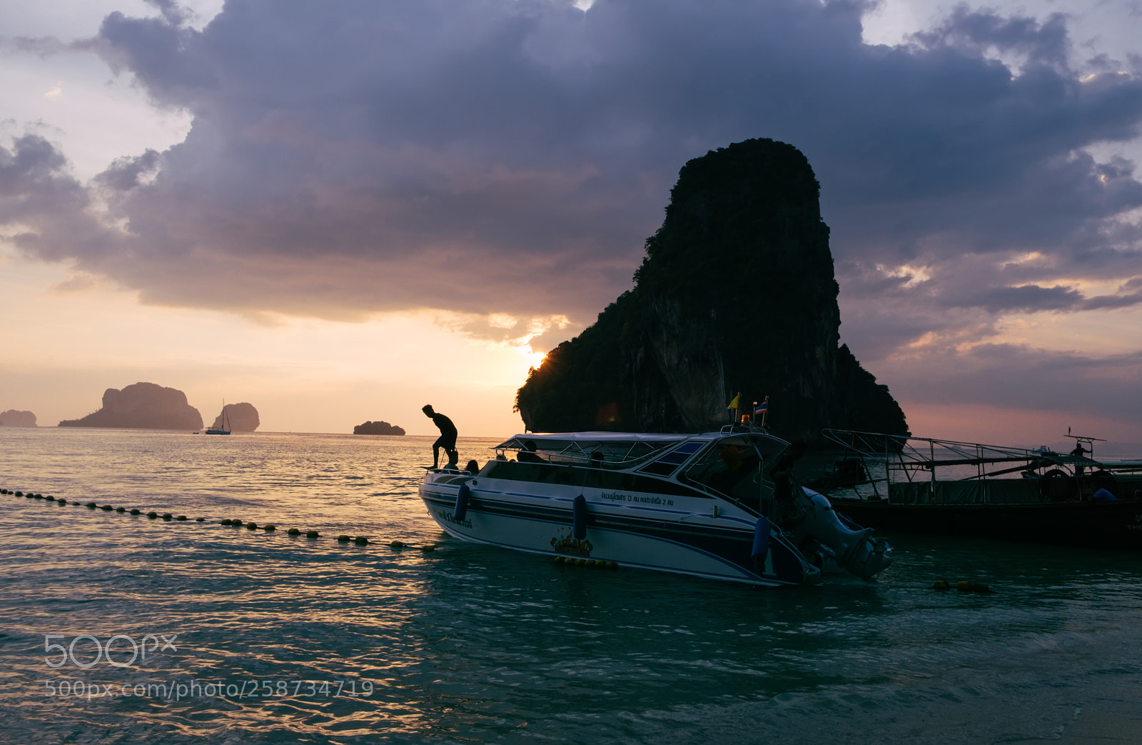 Fujifilm X-T20 sample photo. Last boats for the photography