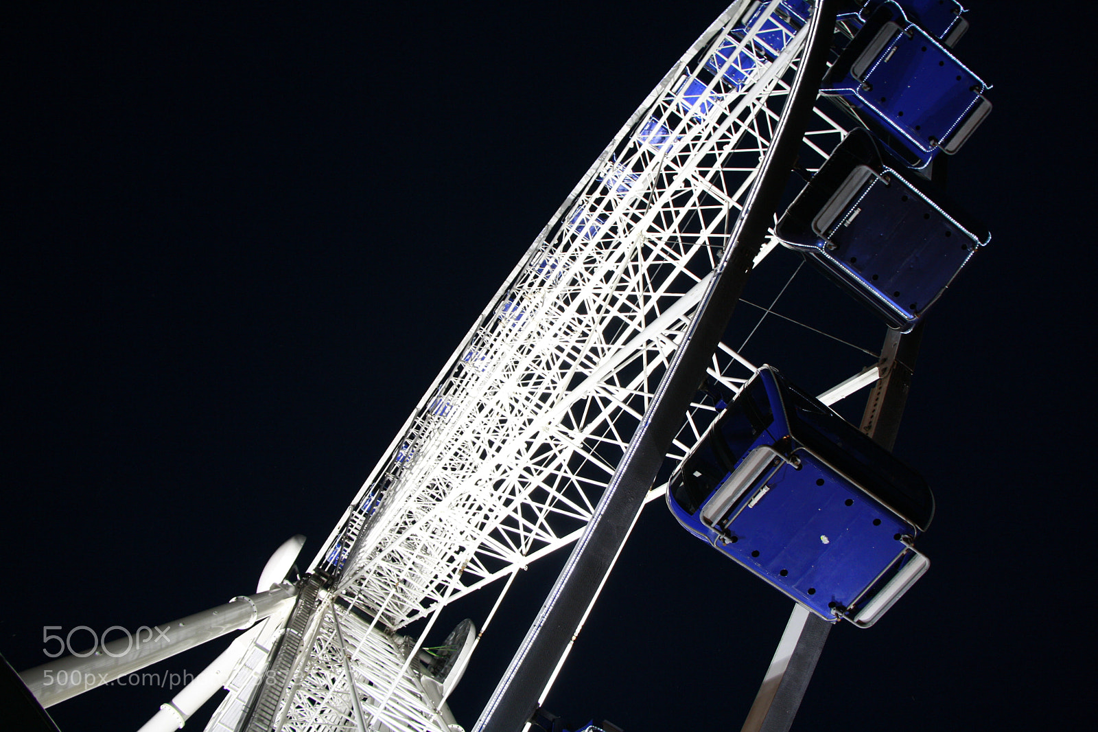 Canon EOS 1000D (EOS Digital Rebel XS / EOS Kiss F) sample photo. Ferris wheel photography
