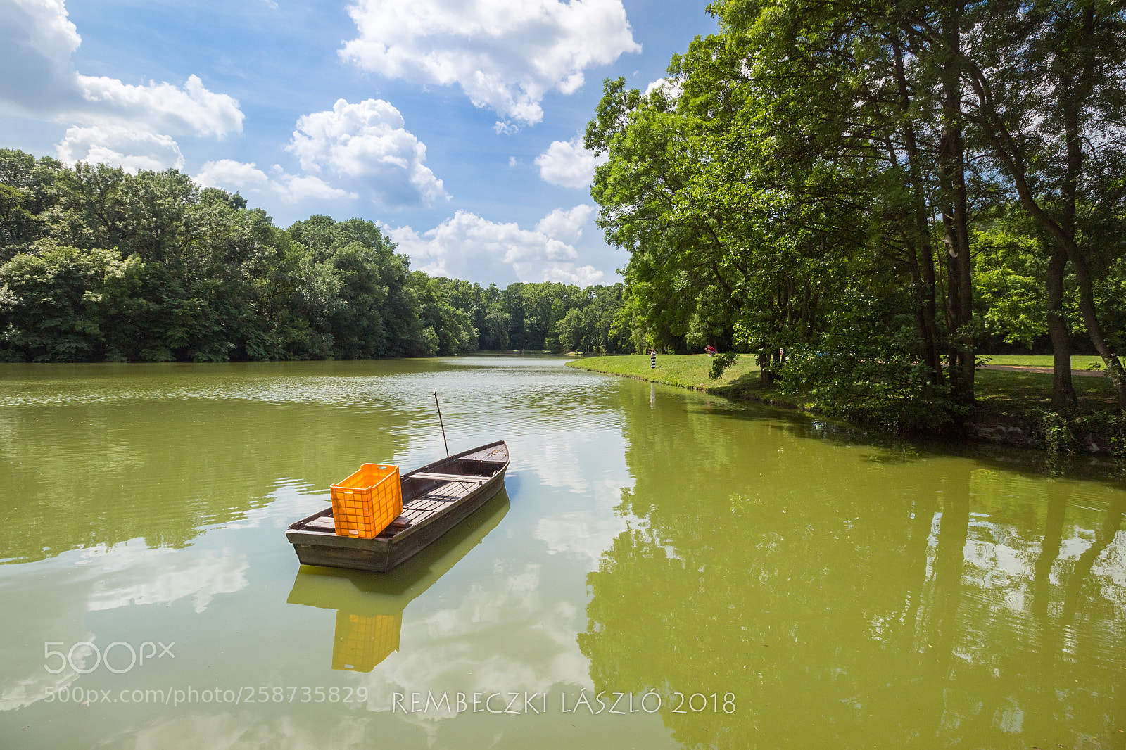 Canon EOS M10 sample photo. Orange box photography