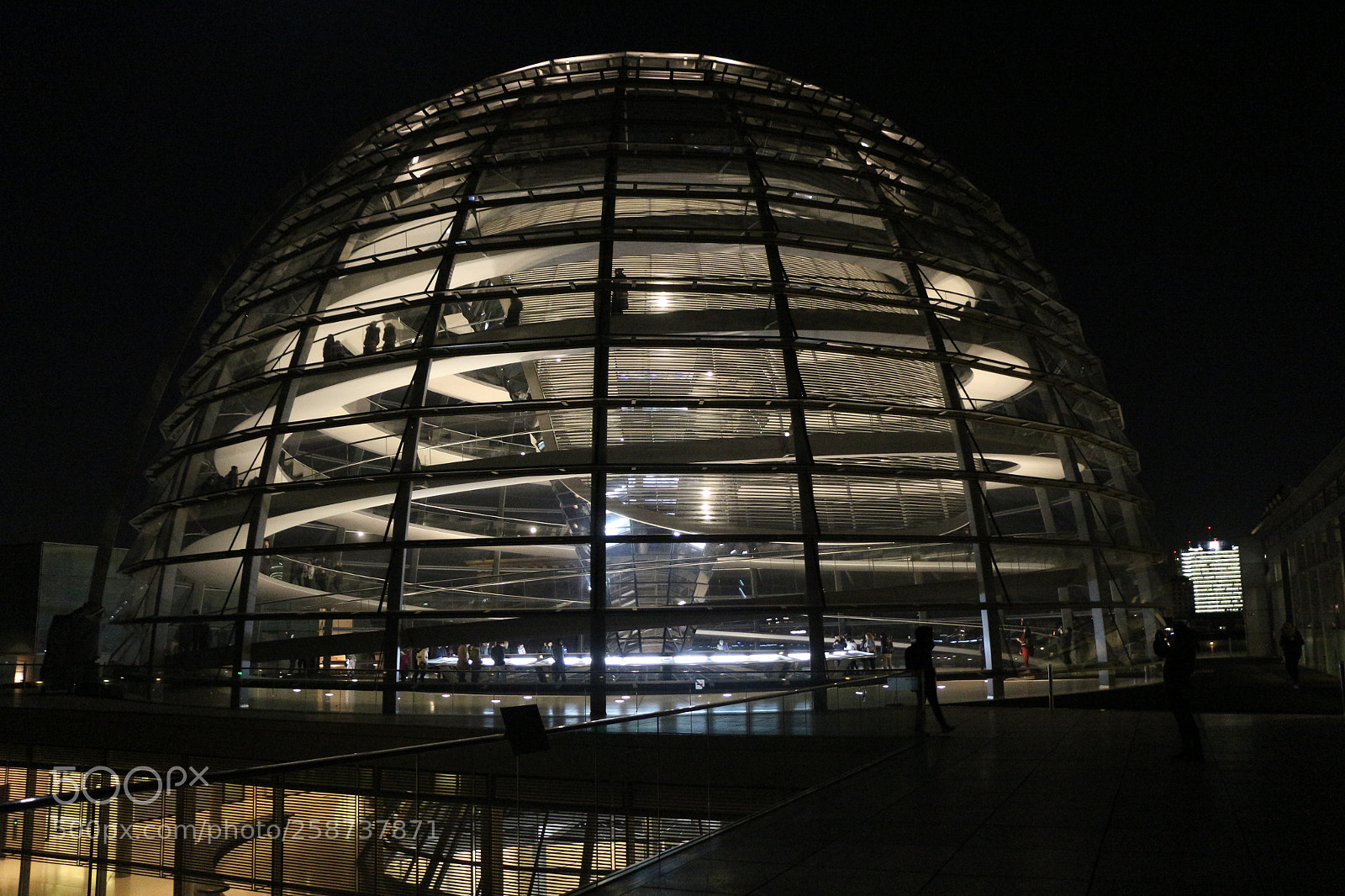 Canon EOS 700D (EOS Rebel T5i / EOS Kiss X7i) sample photo. Reichstag photography