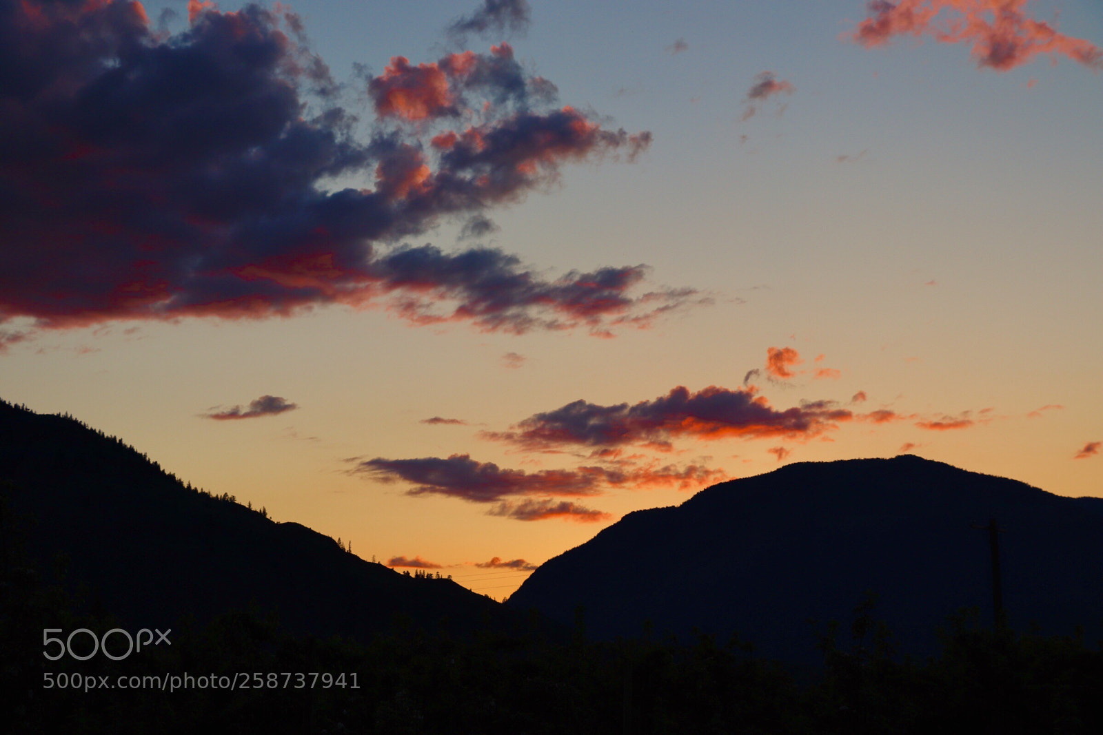 Canon EOS 800D (EOS Rebel T7i / EOS Kiss X9i) sample photo. Sunset in the valley photography