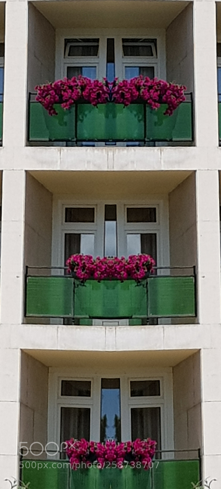 Samsung Galaxy S8 sample photo. Windows photography