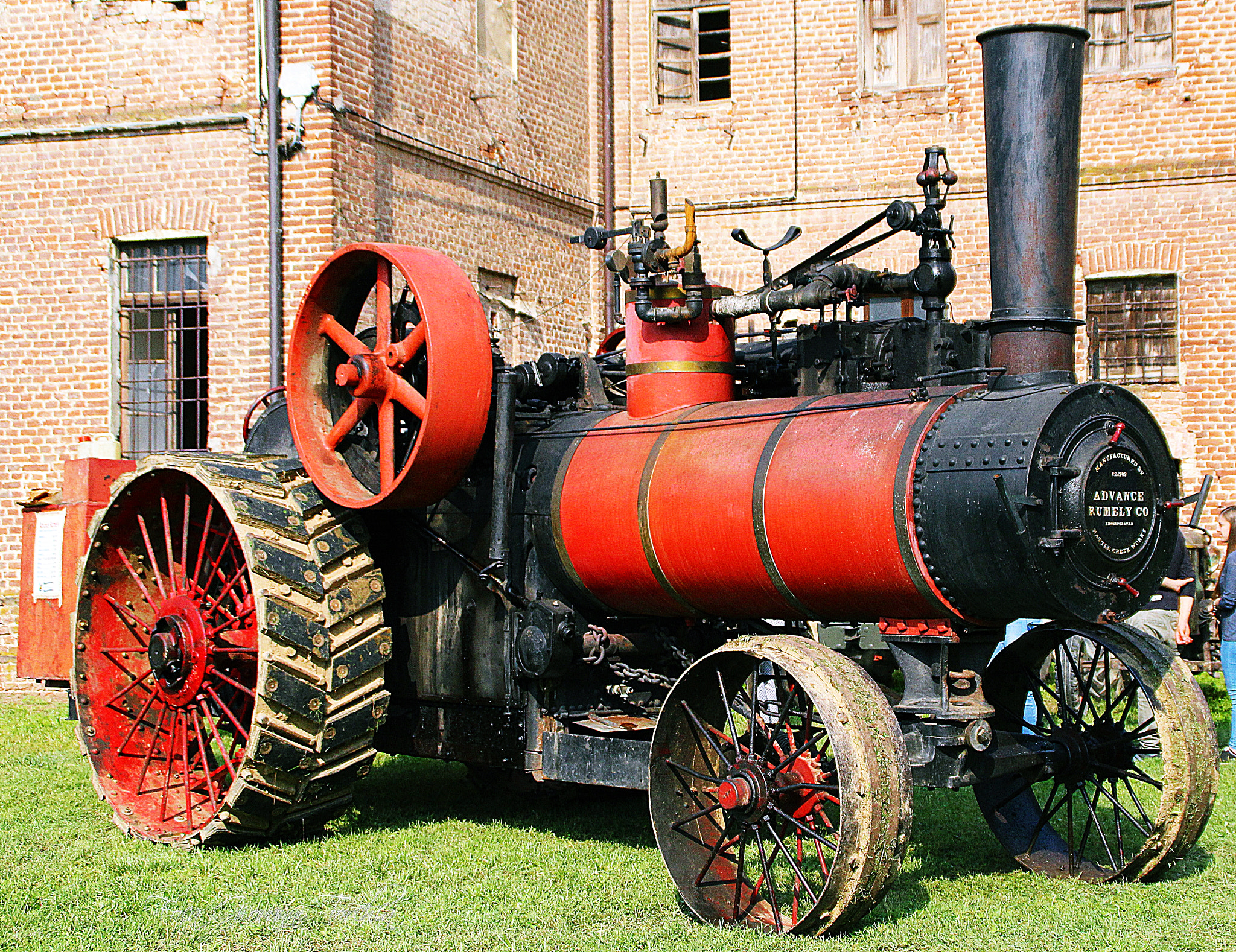 Canon EOS 1200D (EOS Rebel T5 / EOS Kiss X70 / EOS Hi) sample photo. Tractor with steam engine... photography