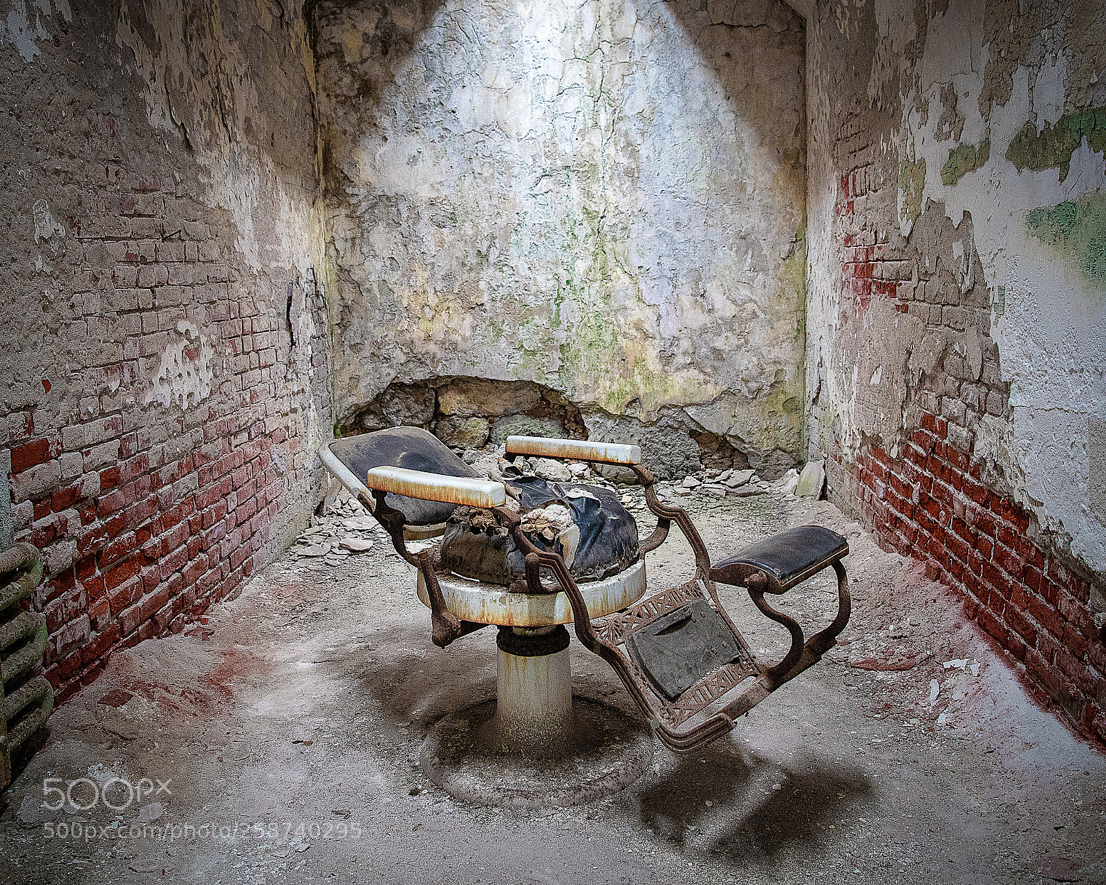 Canon EOS 5D Mark IV sample photo. Prisoner's chair photography