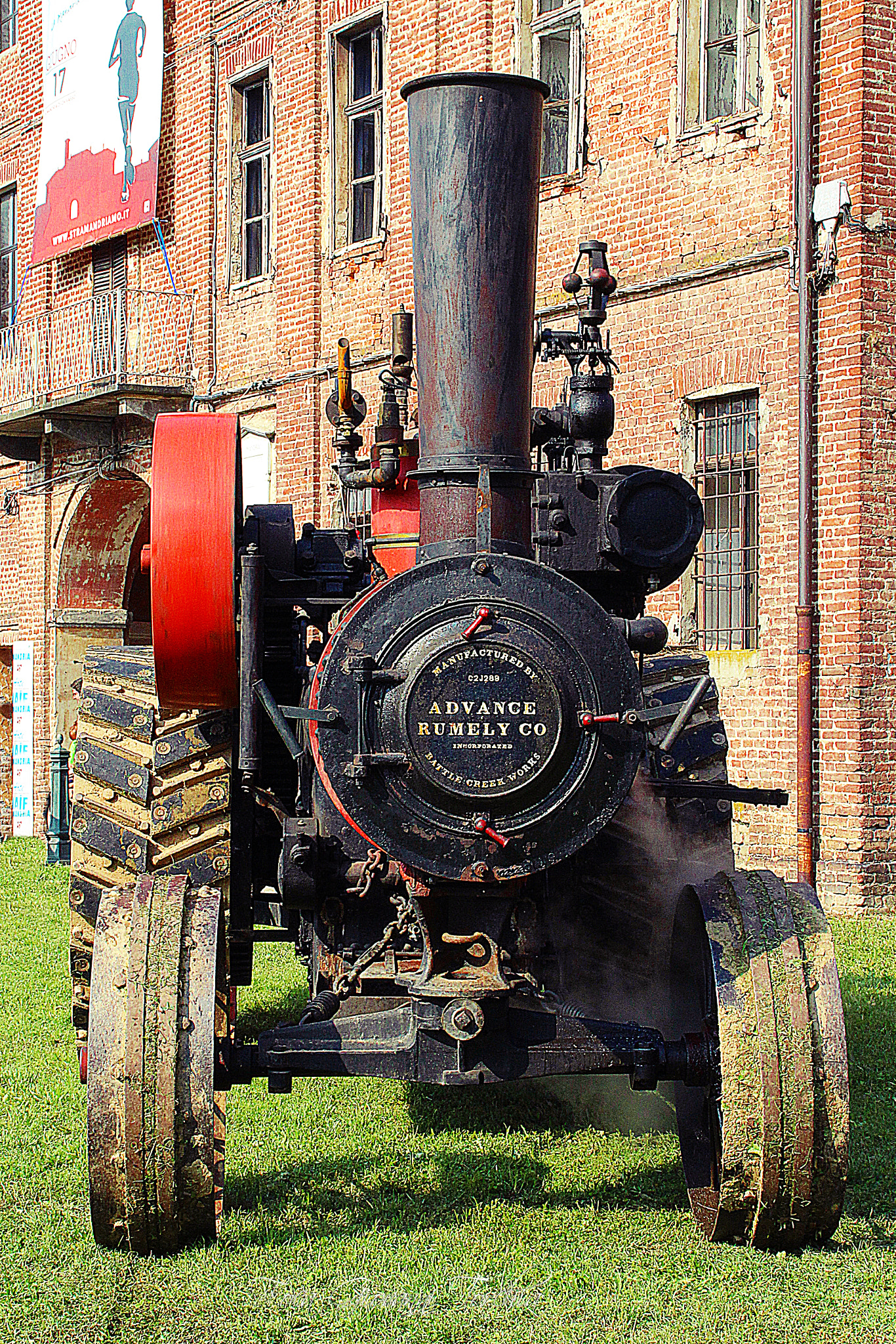 Canon EOS 1200D (EOS Rebel T5 / EOS Kiss X70 / EOS Hi) sample photo. Tractor with steam engine... photography