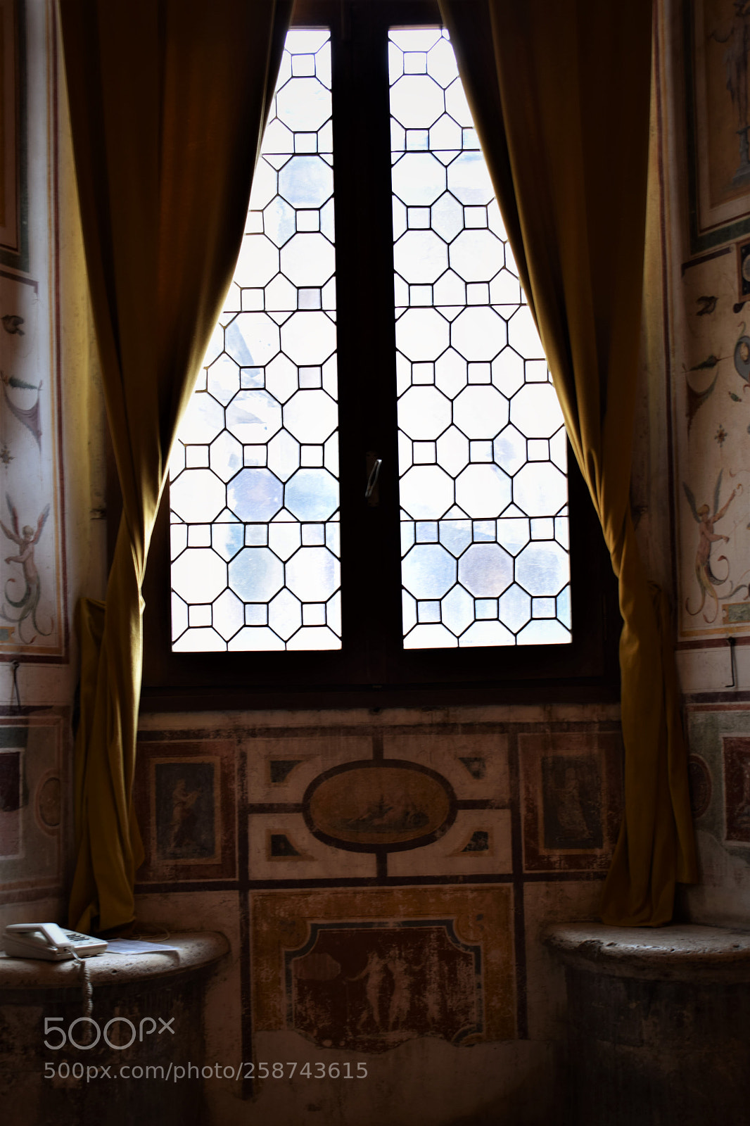 Nikon D5300 sample photo. Numerous roman depictions encircling photography