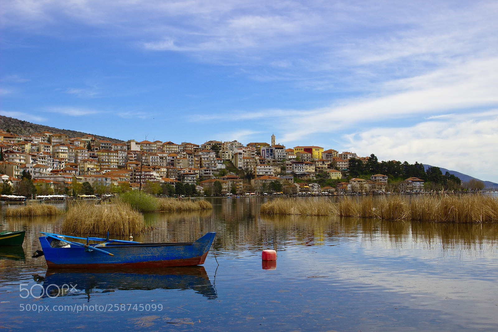 Canon EOS 100D (EOS Rebel SL1 / EOS Kiss X7) sample photo. Blue rowboat under sky photography