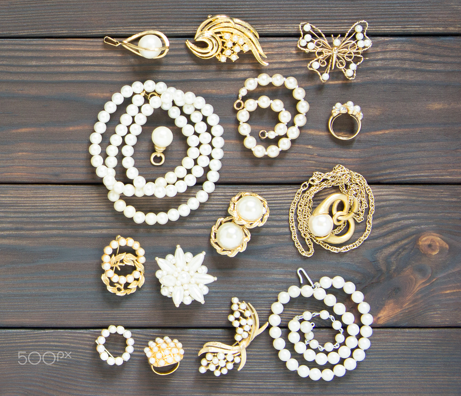 Sony Alpha NEX-5 sample photo. Woman's jewelry. vintage jewelry background. beautiful pearl brooches, braceletes, necklaces and... photography