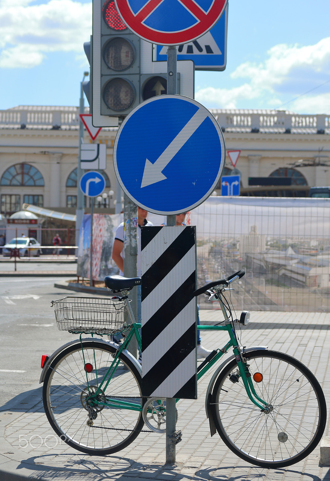 Canon EF-S 60mm F2.8 Macro USM sample photo. The bicycle is parked at the post with road signs photography