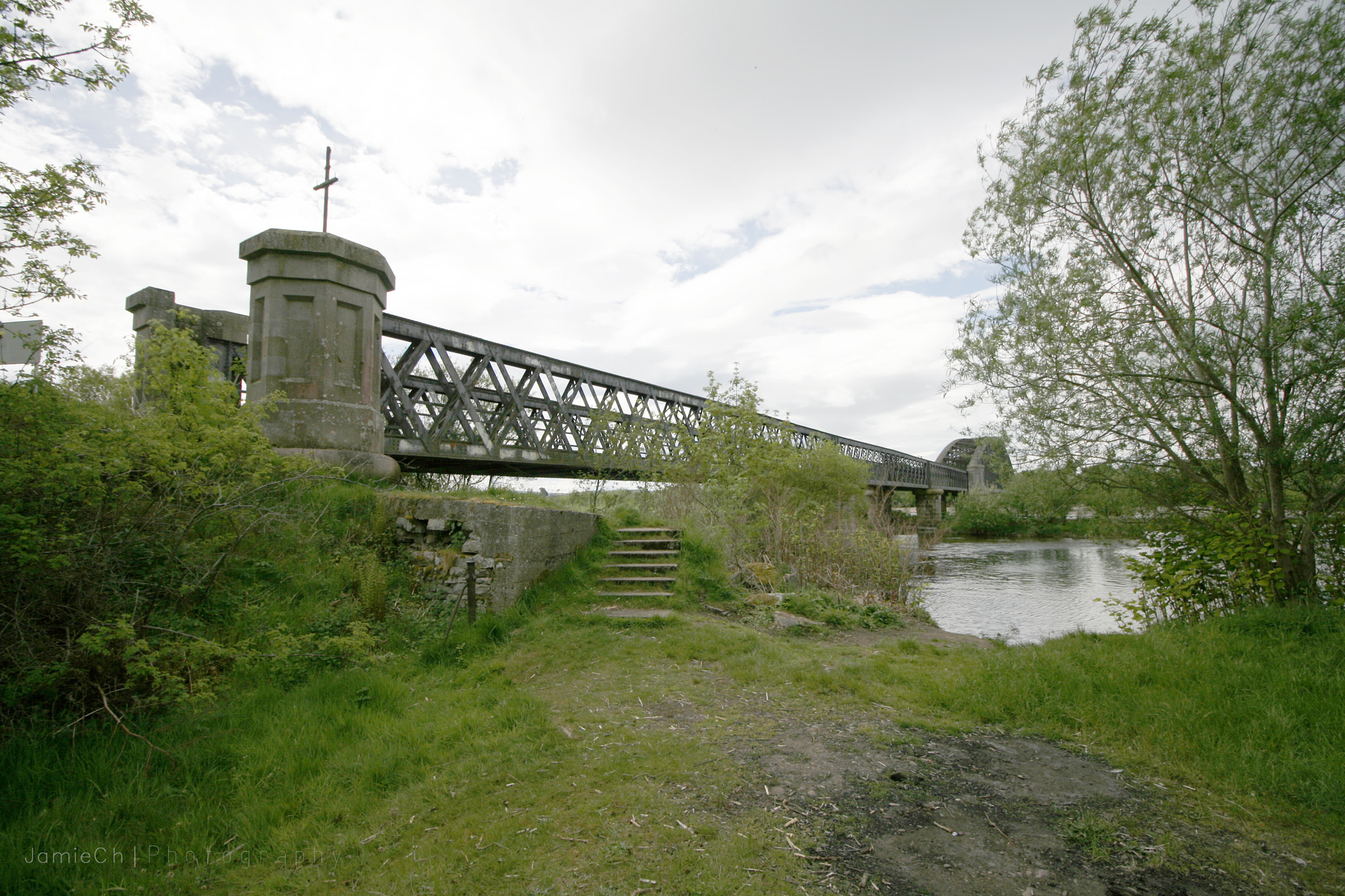 Canon EOS 400D (EOS Digital Rebel XTi / EOS Kiss Digital X) sample photo. Garmouth railway bridge photography