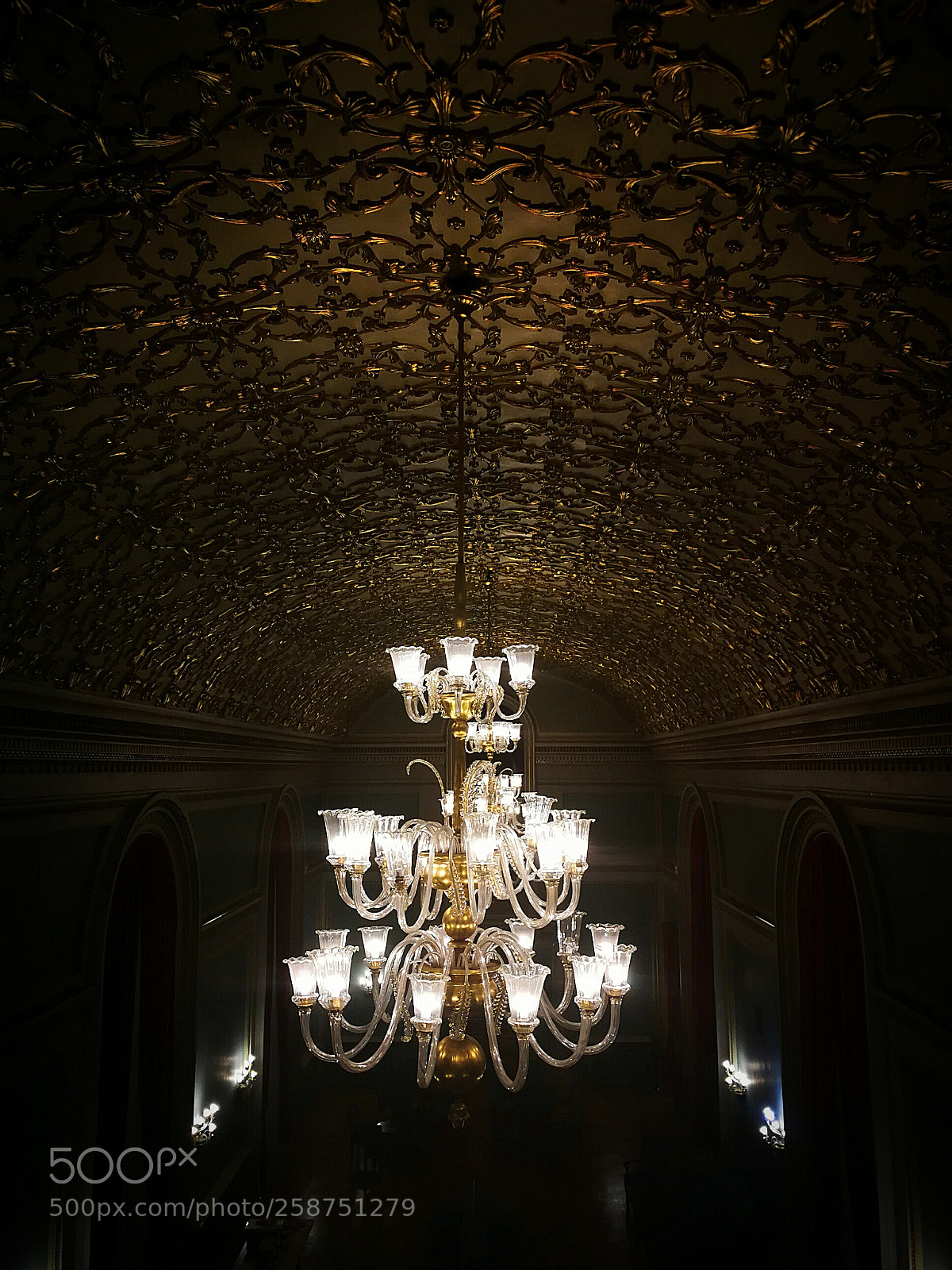 HUAWEI P10 sample photo. That golden ceiling.. photography