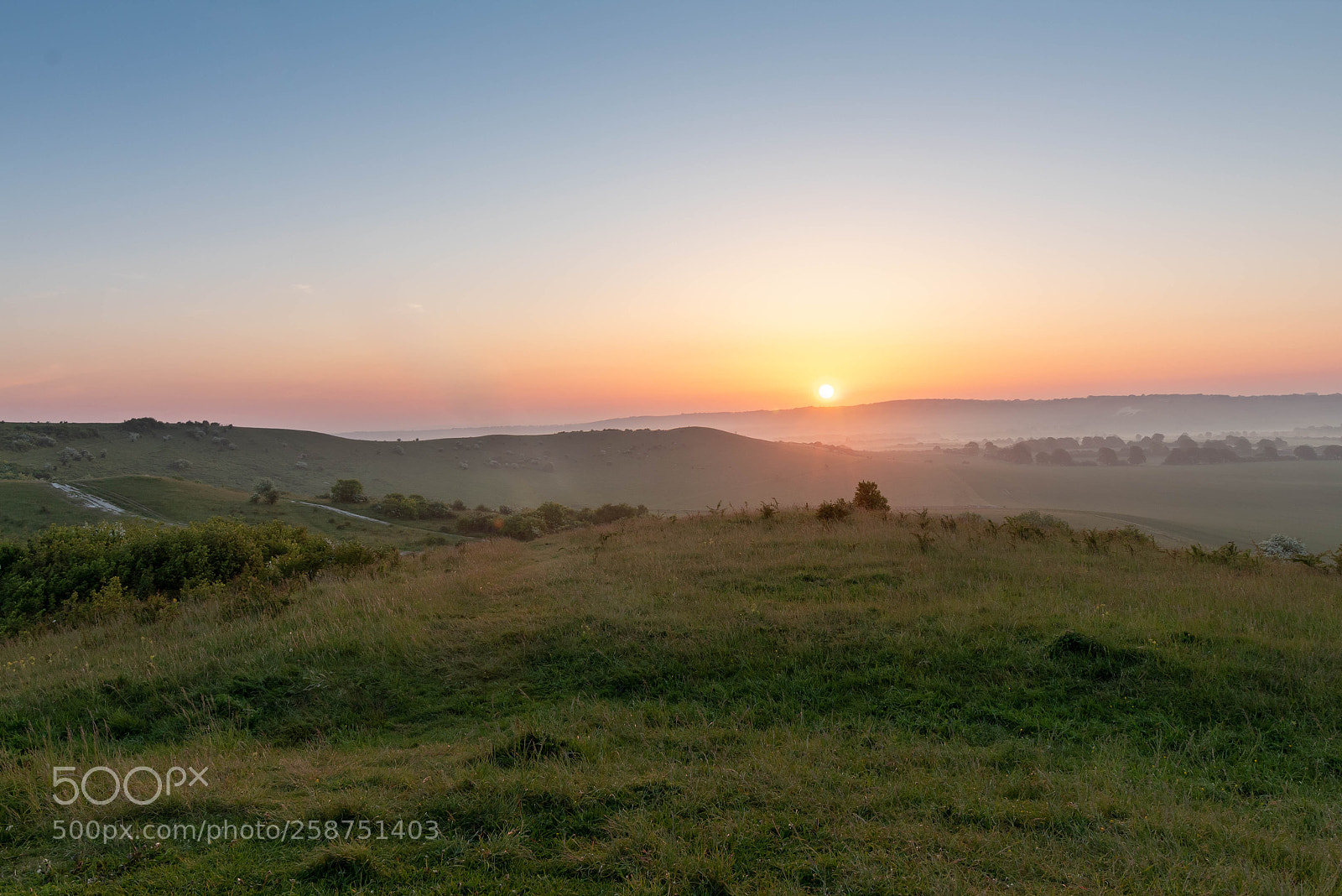 Canon EOS 1300D (EOS Rebel T6 / EOS Kiss X80) sample photo. Ivanhoe beacon sunrise photography