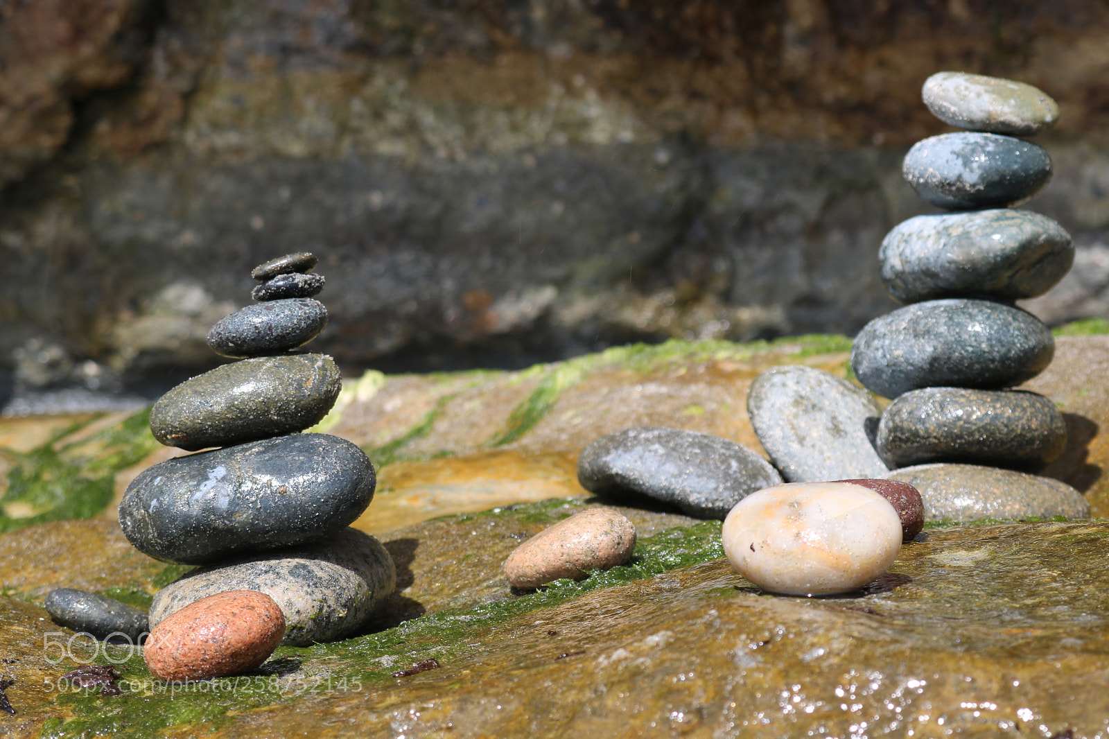 Canon EOS 750D (EOS Rebel T6i / EOS Kiss X8i) sample photo. Stacking stones along the photography