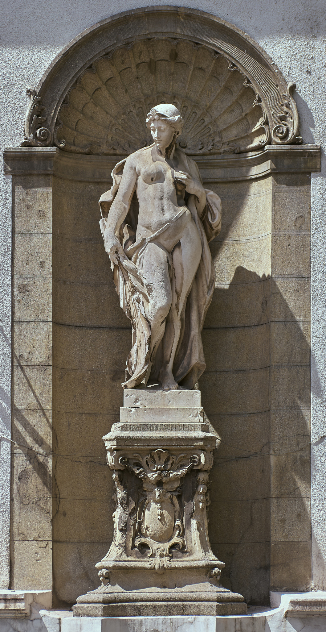 Samsung NX1 sample photo. Statue photography