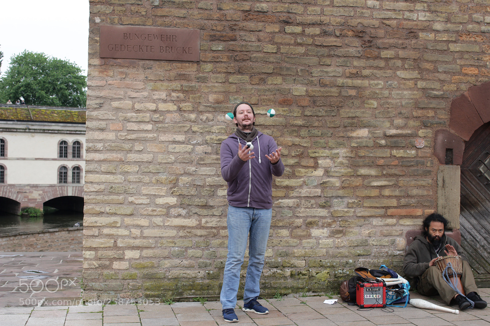 Canon EOS 100D (EOS Rebel SL1 / EOS Kiss X7) sample photo. German juggler photography