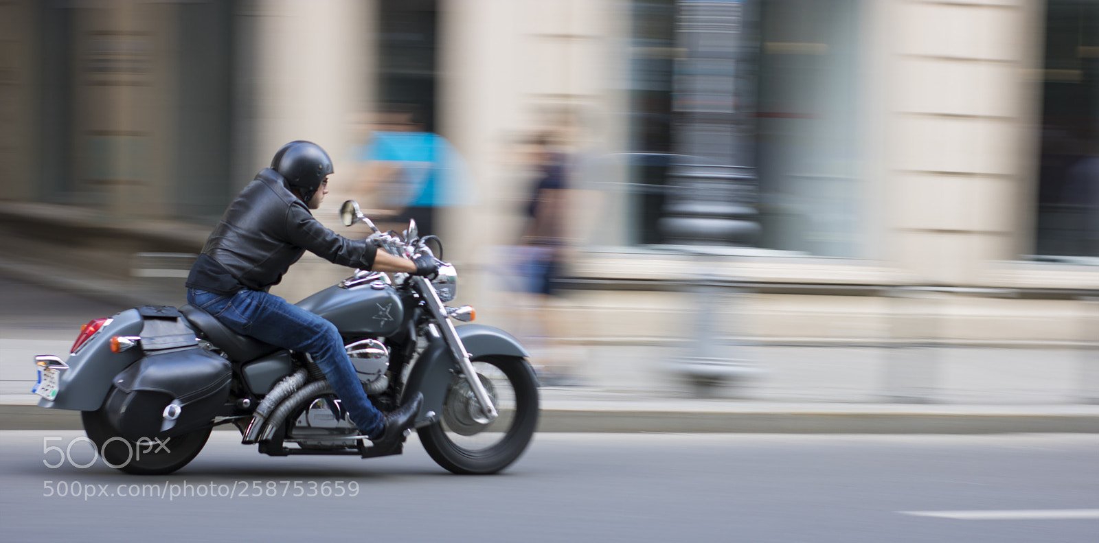 Canon EOS 750D (EOS Rebel T6i / EOS Kiss X8i) sample photo. Panning in bucharest photography