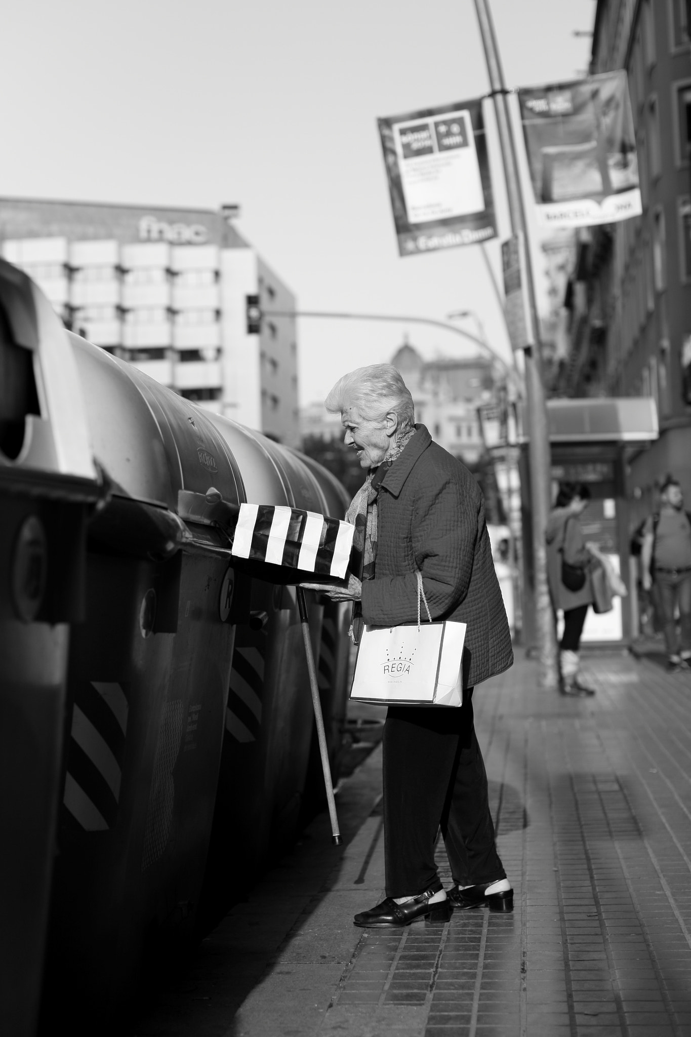 Canon EF 50mm F1.2L USM sample photo. Mujer mayor photography