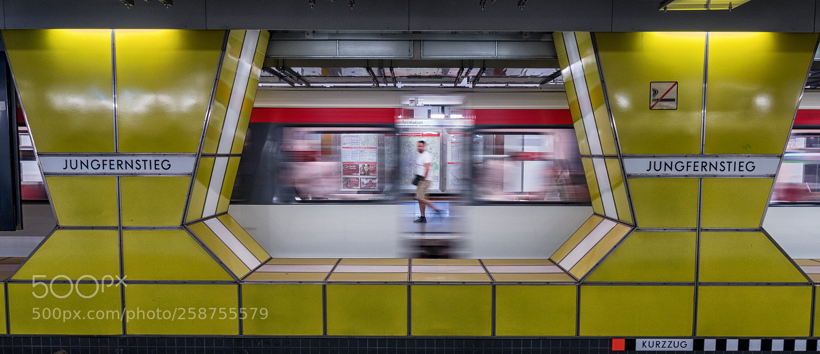 Sony a7R II sample photo. Caught between the carriages. photography