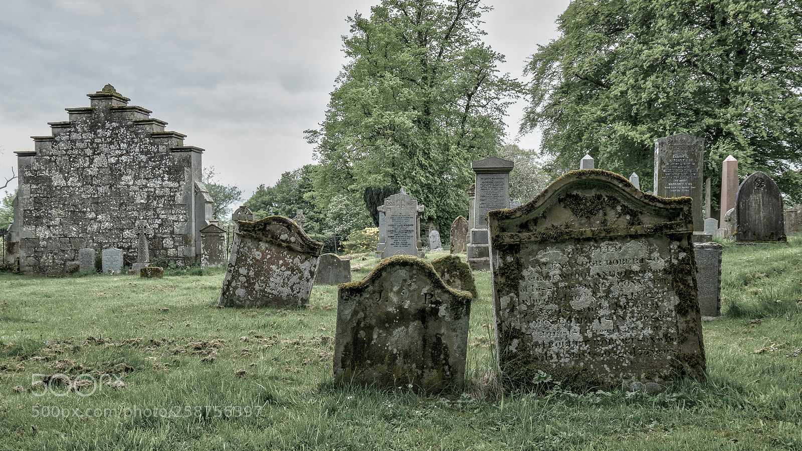 Olympus OM-D E-M5 II sample photo. Visiting scotland - tumbstones photography
