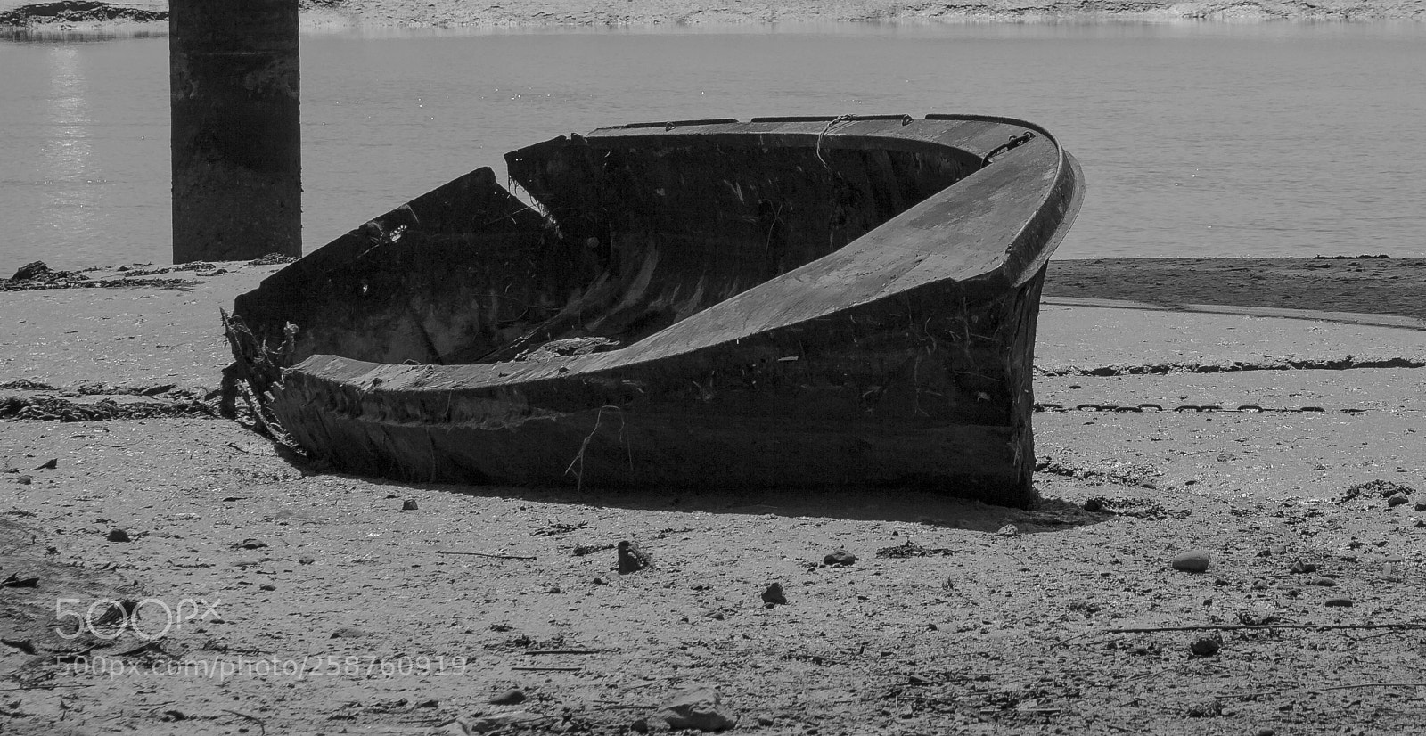 Canon EOS 60D sample photo. Boat b&w photography