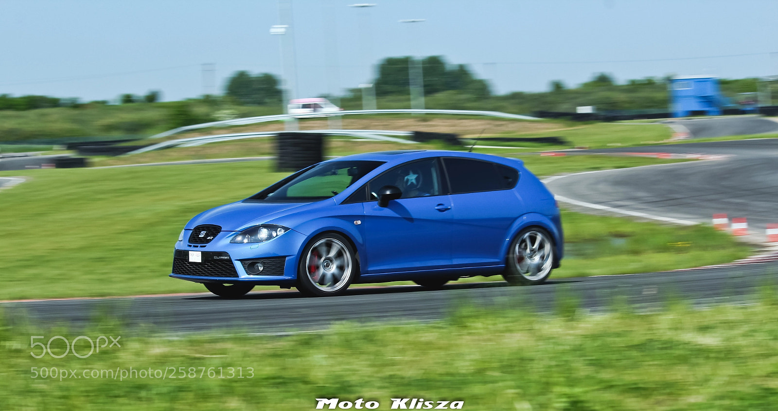 Canon EOS 1200D (EOS Rebel T5 / EOS Kiss X70 / EOS Hi) sample photo. Fast on the track photography