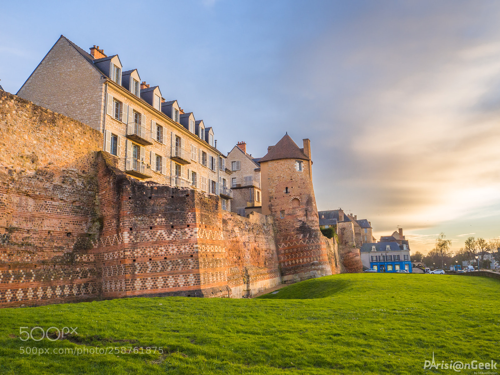 Olympus OM-D E-M10 II sample photo. Enceinte gallo-romaine du mans photography