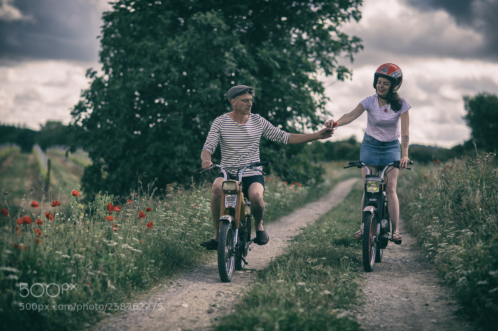 Canon EOS 5D Mark IV sample photo. Retro love photography