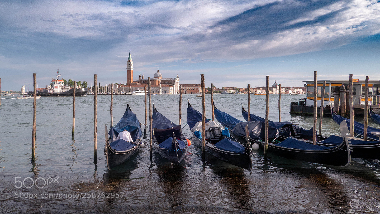 Panasonic Lumix DMC-LX10 (Lumix DMC-LX15) sample photo. Gondolas, church and tug photography