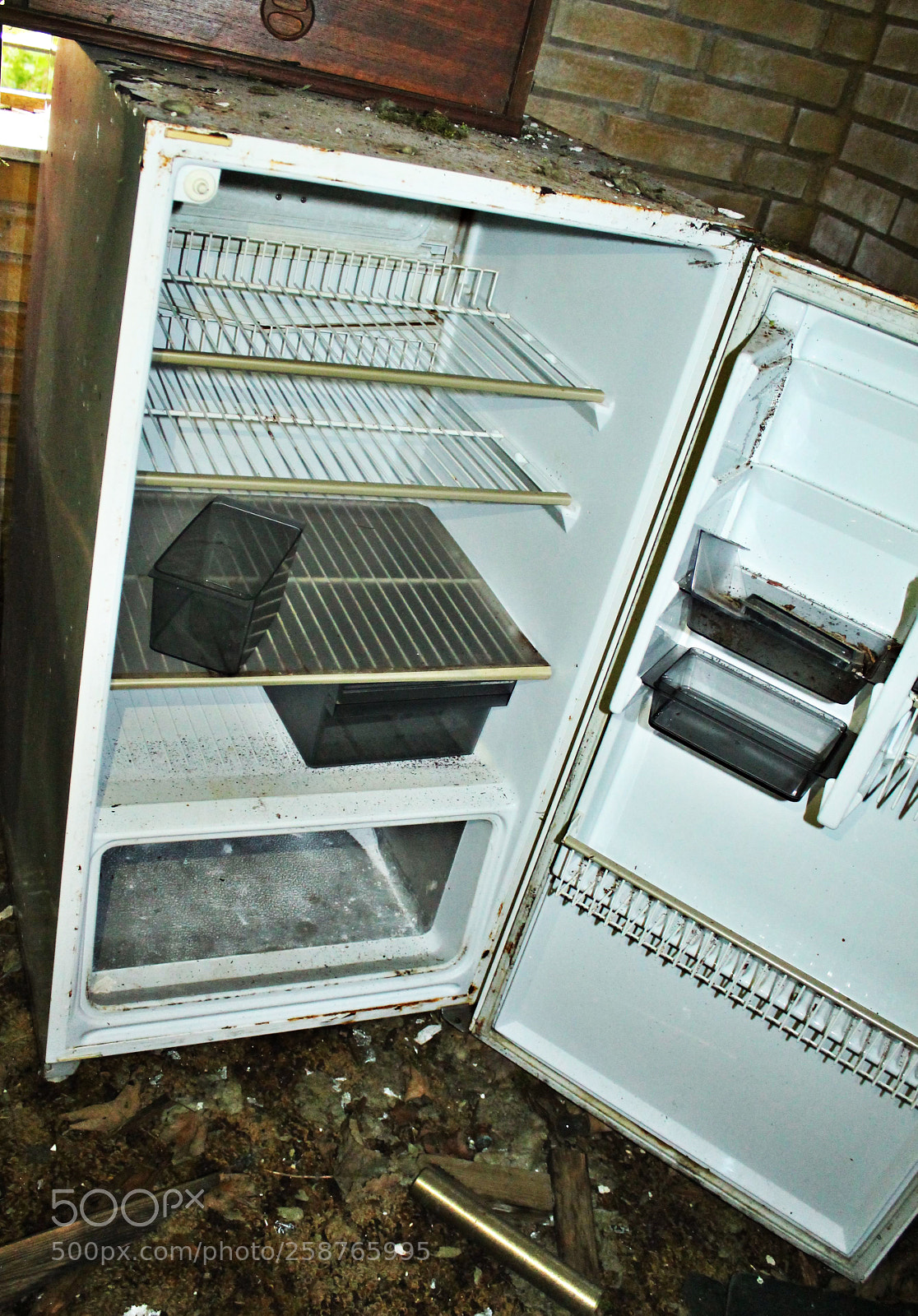 Canon EOS 1100D (EOS Rebel T3 / EOS Kiss X50) sample photo. Ghost house in the photography