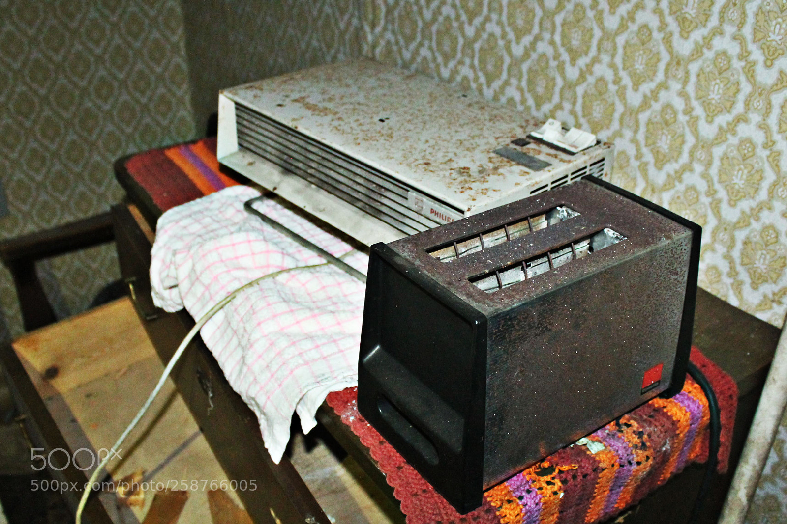 Canon EOS 1100D (EOS Rebel T3 / EOS Kiss X50) sample photo. Ghost house in the photography