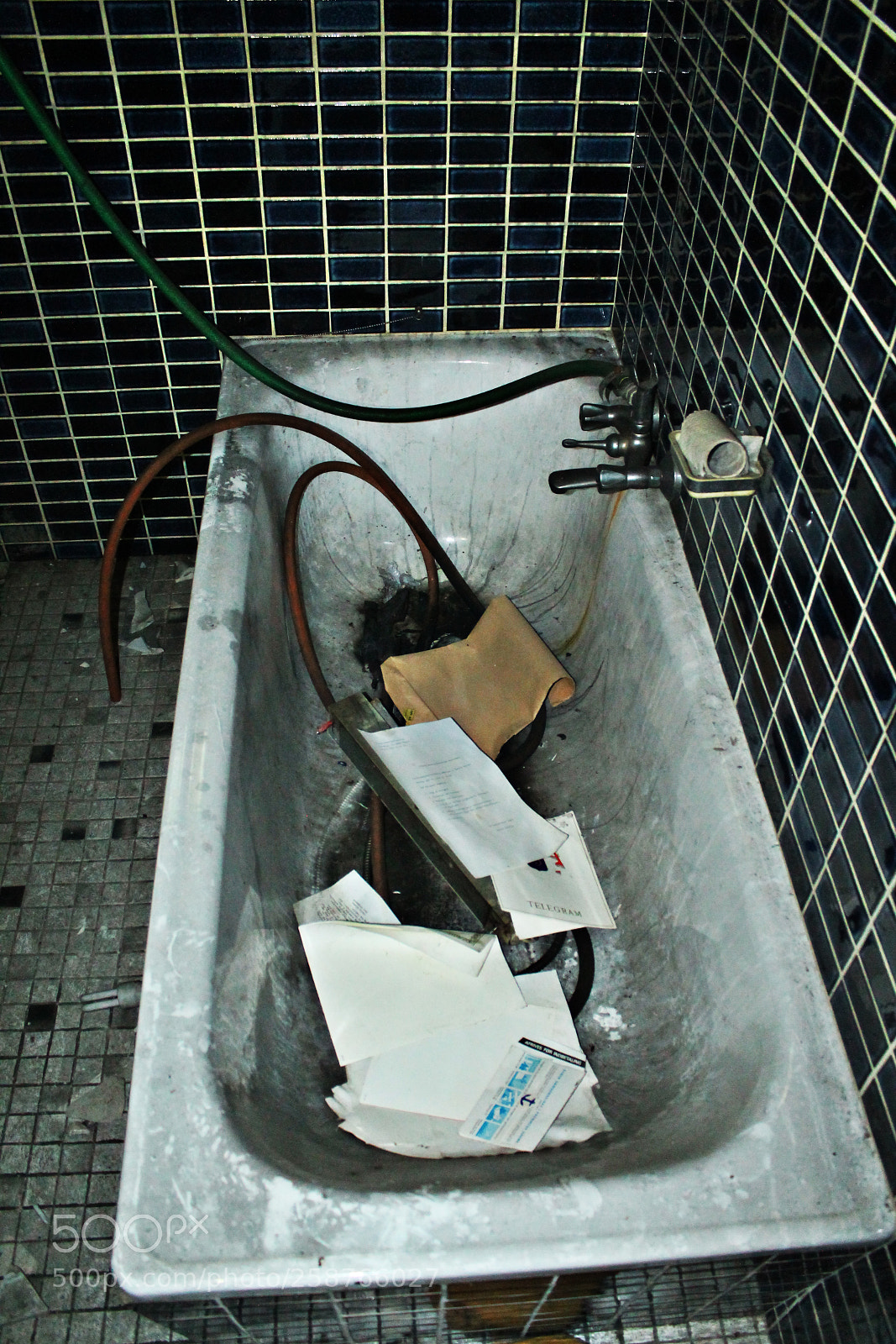 Canon EOS 1100D (EOS Rebel T3 / EOS Kiss X50) sample photo. Ghost house in the photography